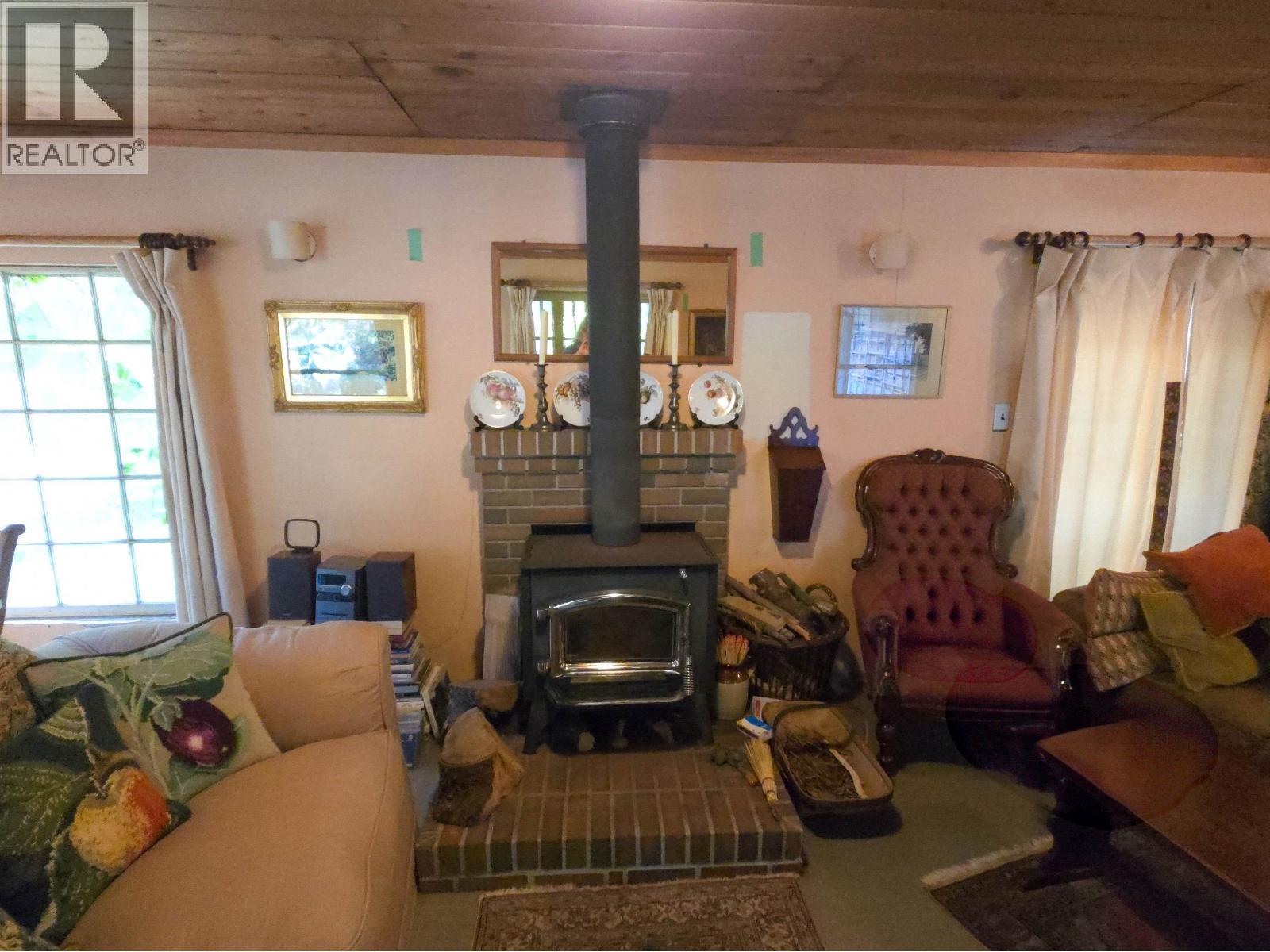 793 ANDY'S BAY ROAD, Gambier Island