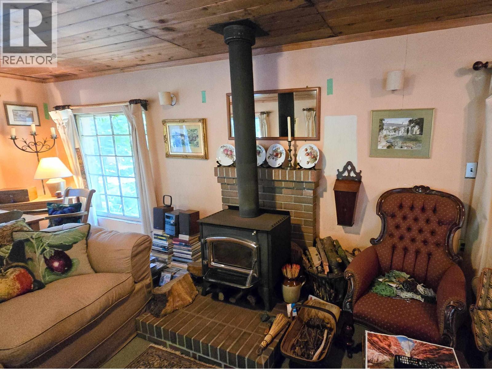 793 ANDY'S BAY ROAD, Gambier Island