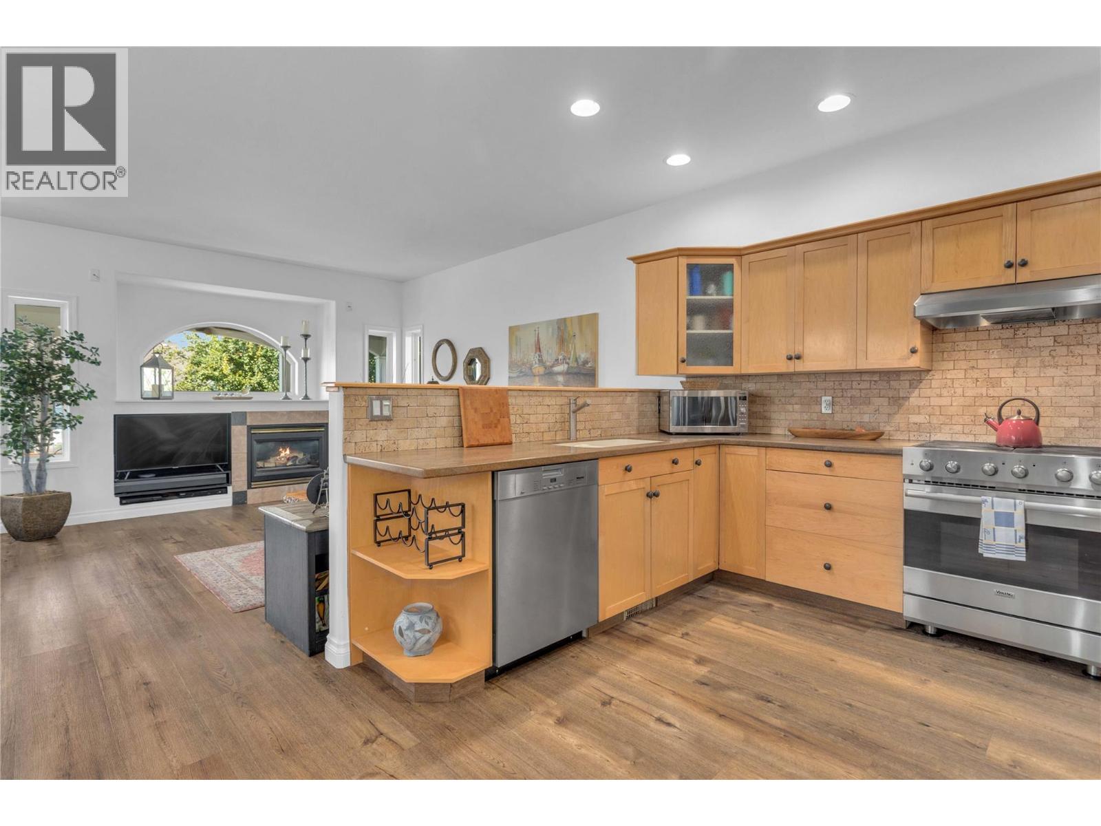  430 McCarren Avenue, Kelowna