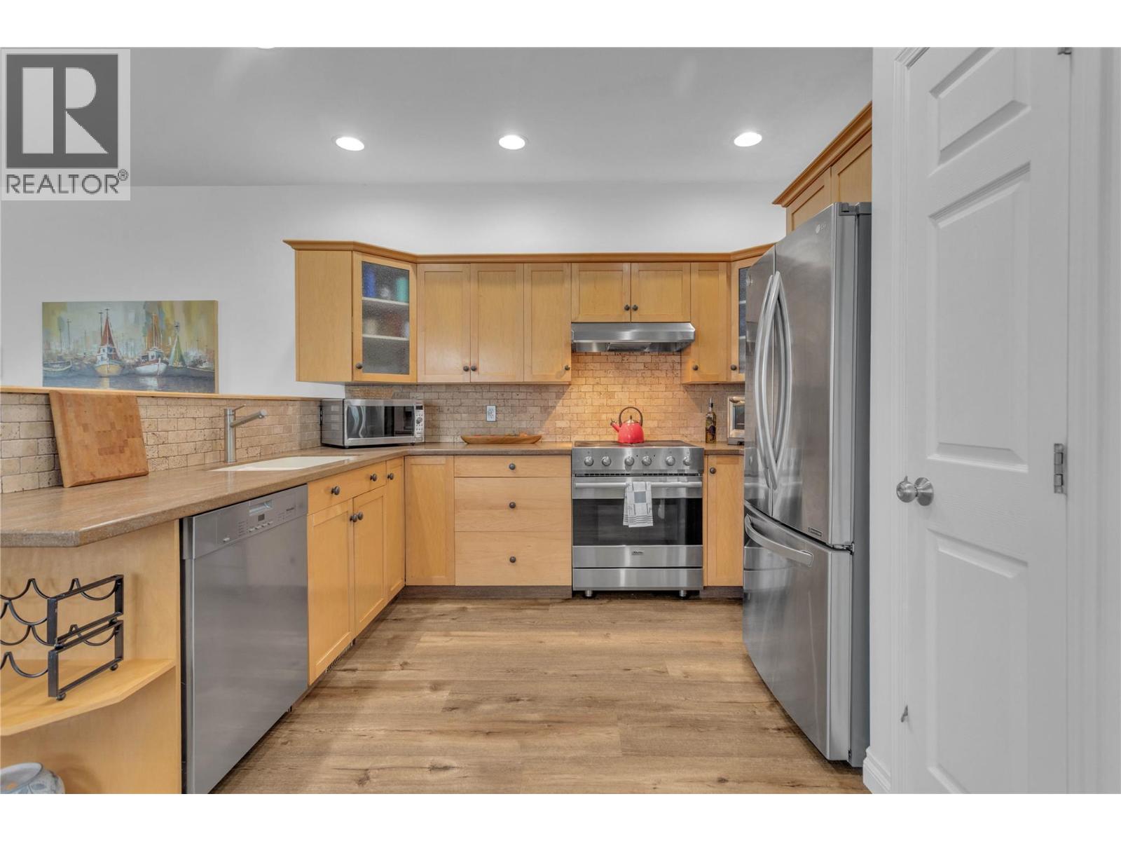  430 McCarren Avenue, Kelowna