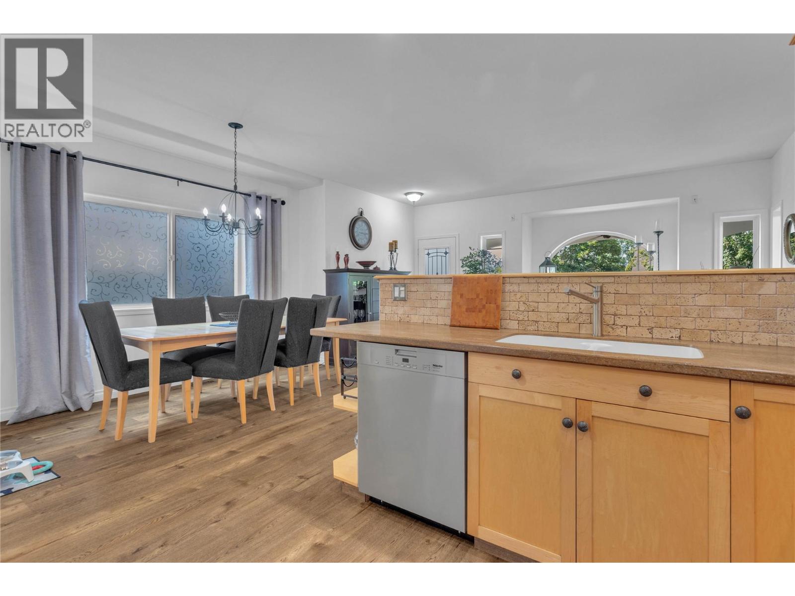  430 McCarren Avenue, Kelowna