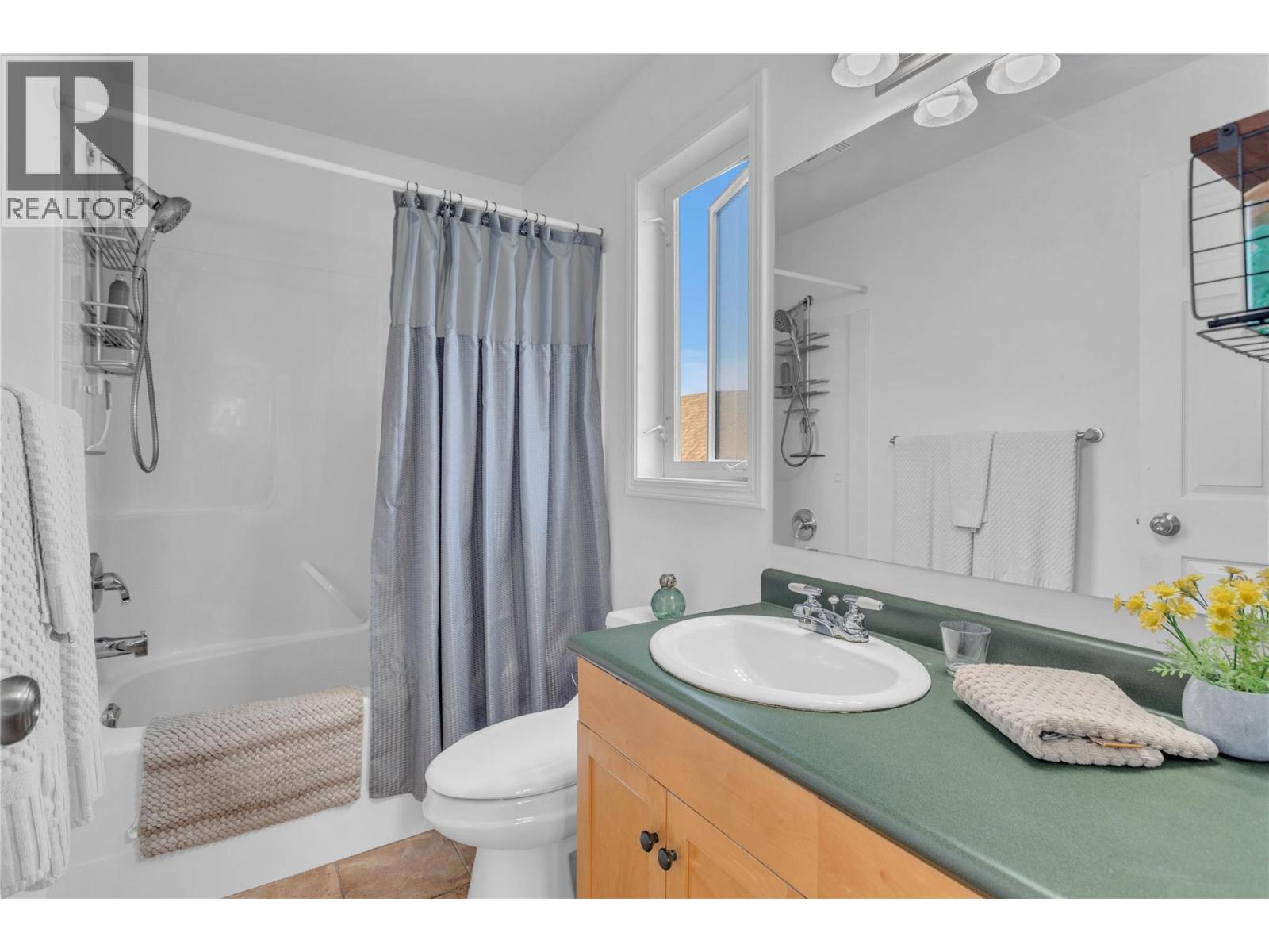  430 McCarren Avenue, Kelowna