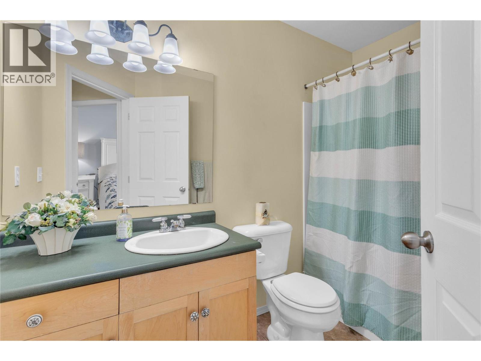  430 McCarren Avenue, Kelowna