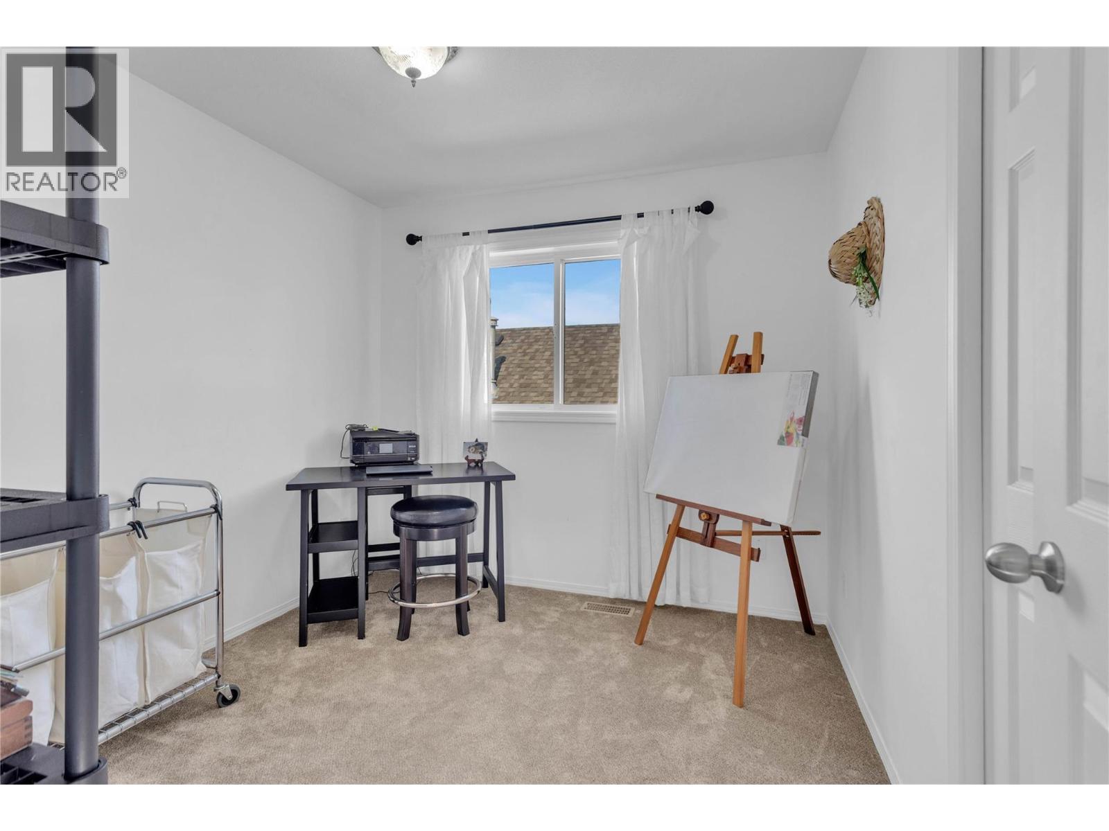  430 McCarren Avenue, Kelowna