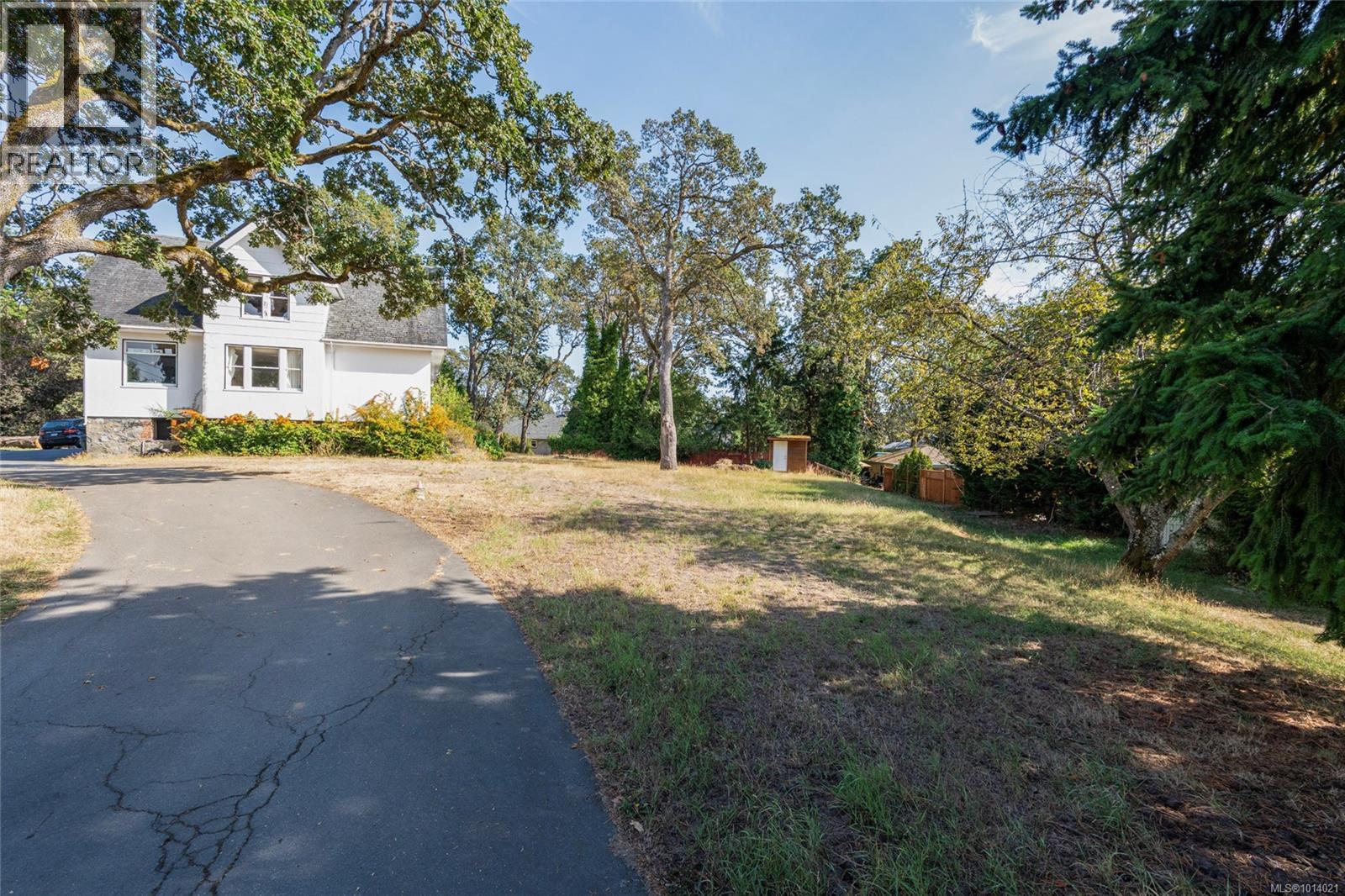 3353 Salsbury Way, Saanich