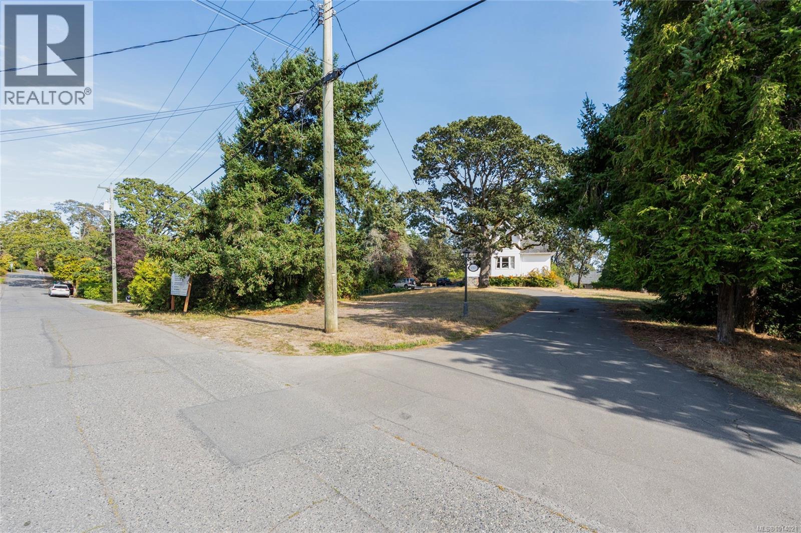3353 Salsbury Way, Saanich