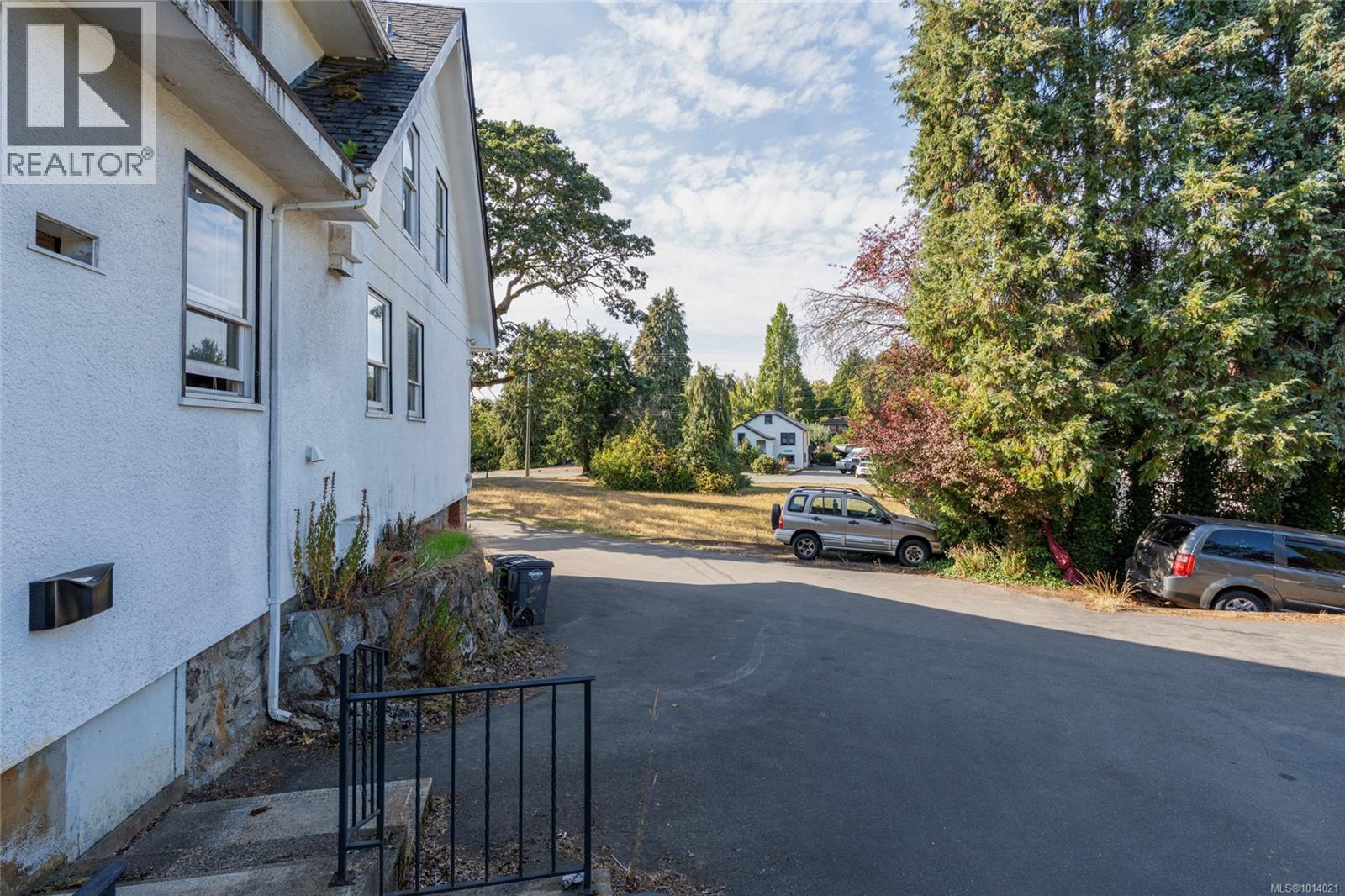 3353 Salsbury Way, Saanich