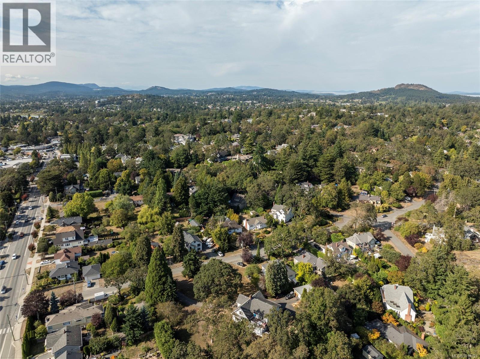 3353 Salsbury Way, Saanich
