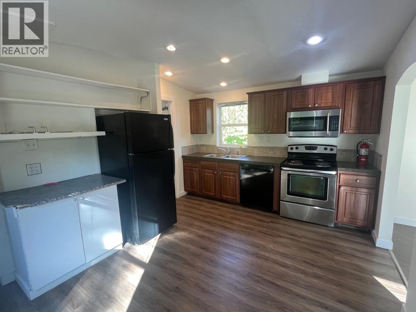 3 Bed, 2 Bath House for Sale in Maple Ridge – 25511 DEWDNEY TRUNK ROAD, Maple Ridge - Image 10