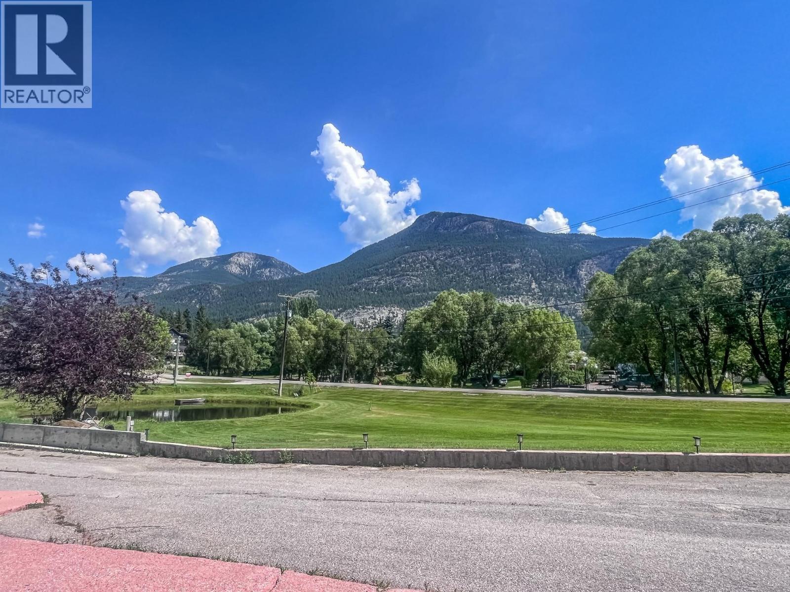 1049 Swansea Road, Invermere