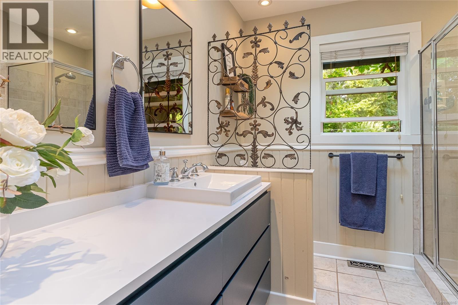 6368 Island Hwy W, Qualicum Beach