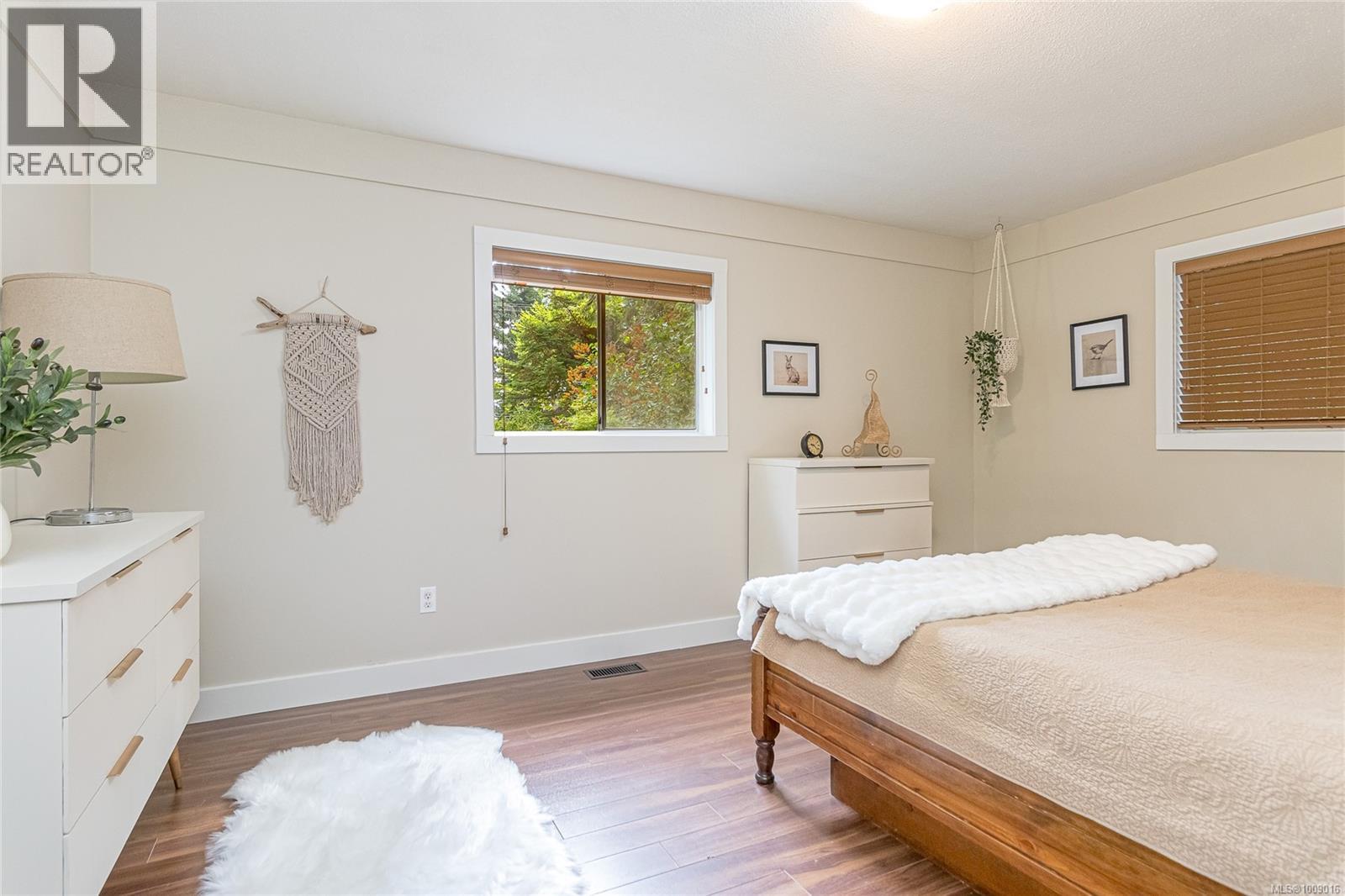 6368 Island Hwy W, Qualicum Beach
