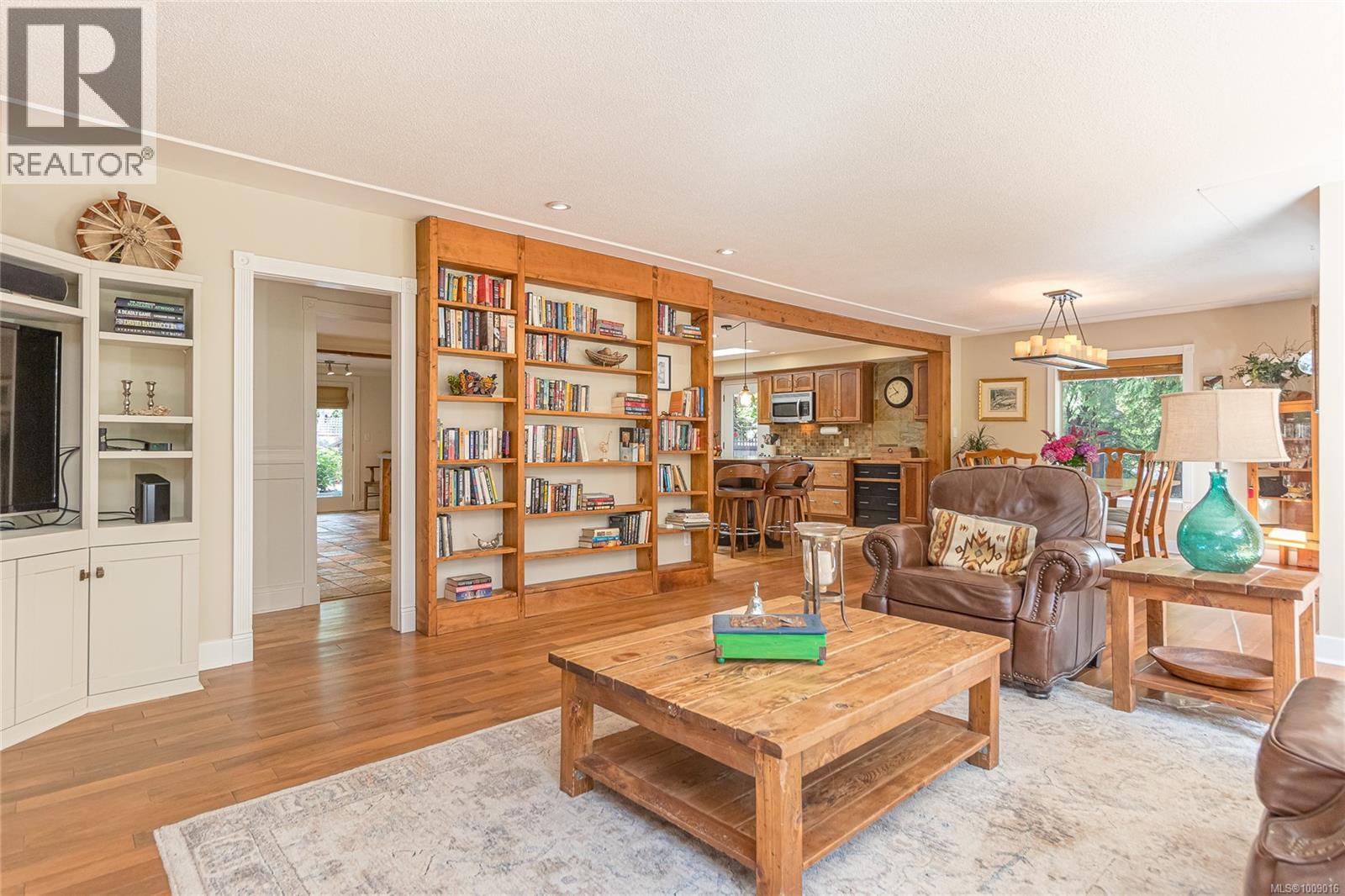 6368 Island Hwy W, Qualicum Beach