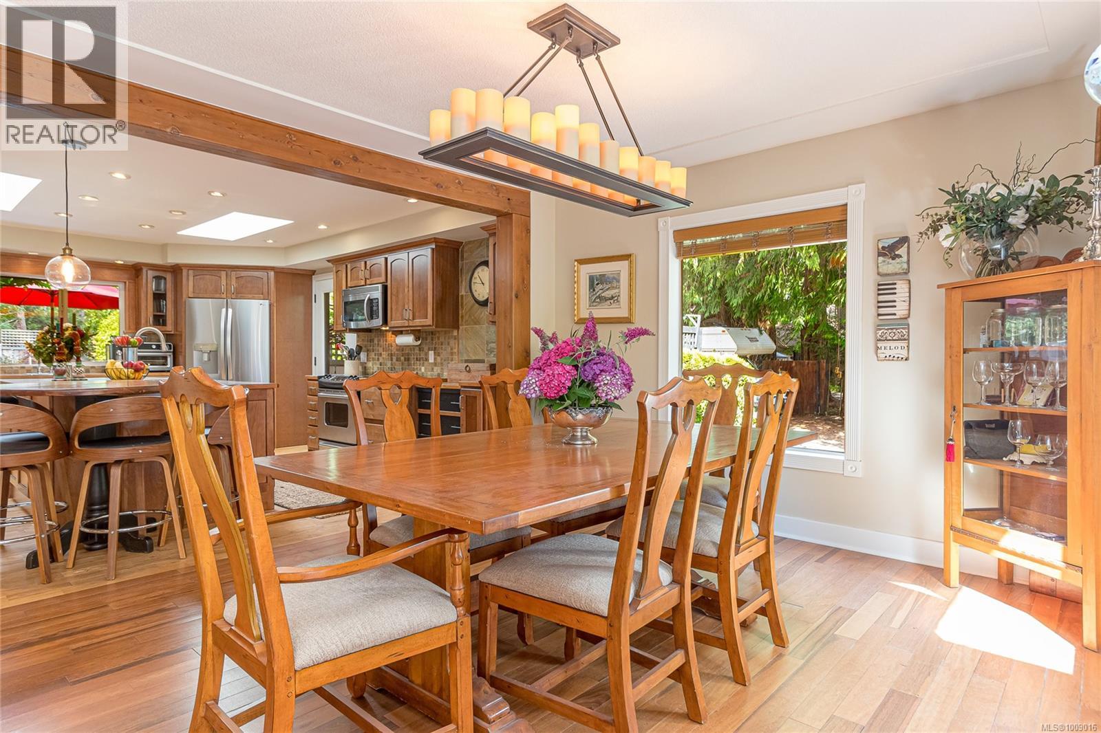6368 Island Hwy W, Qualicum Beach