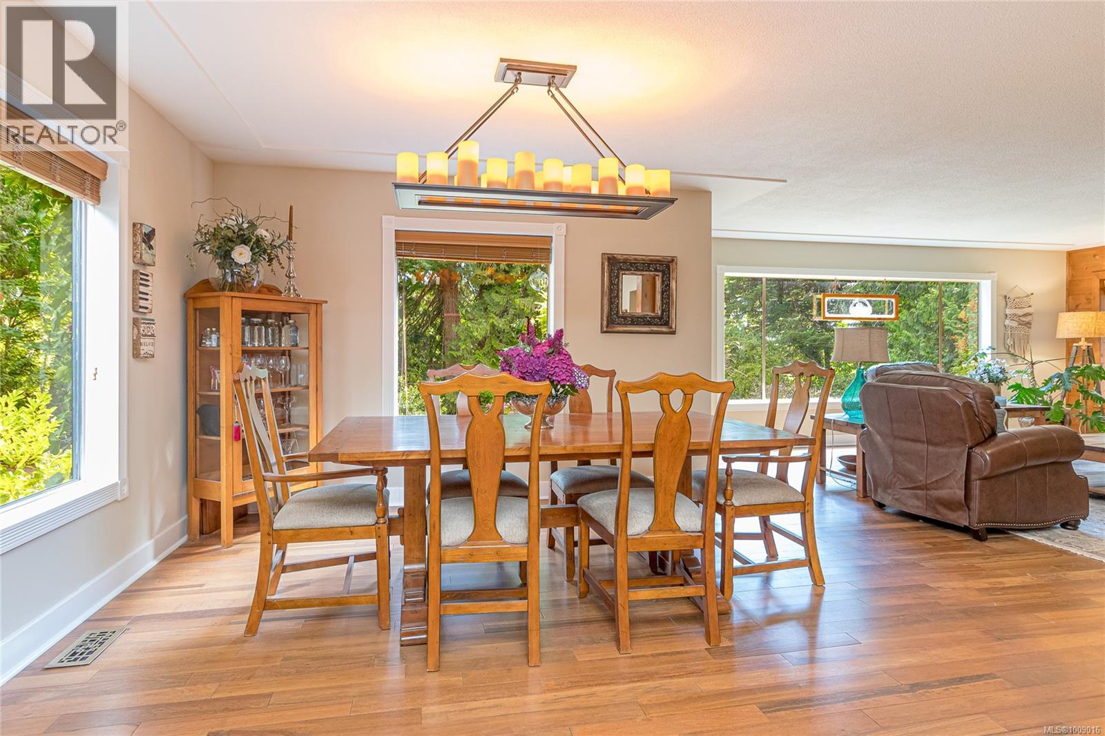 6368 Island Hwy W, Qualicum Beach