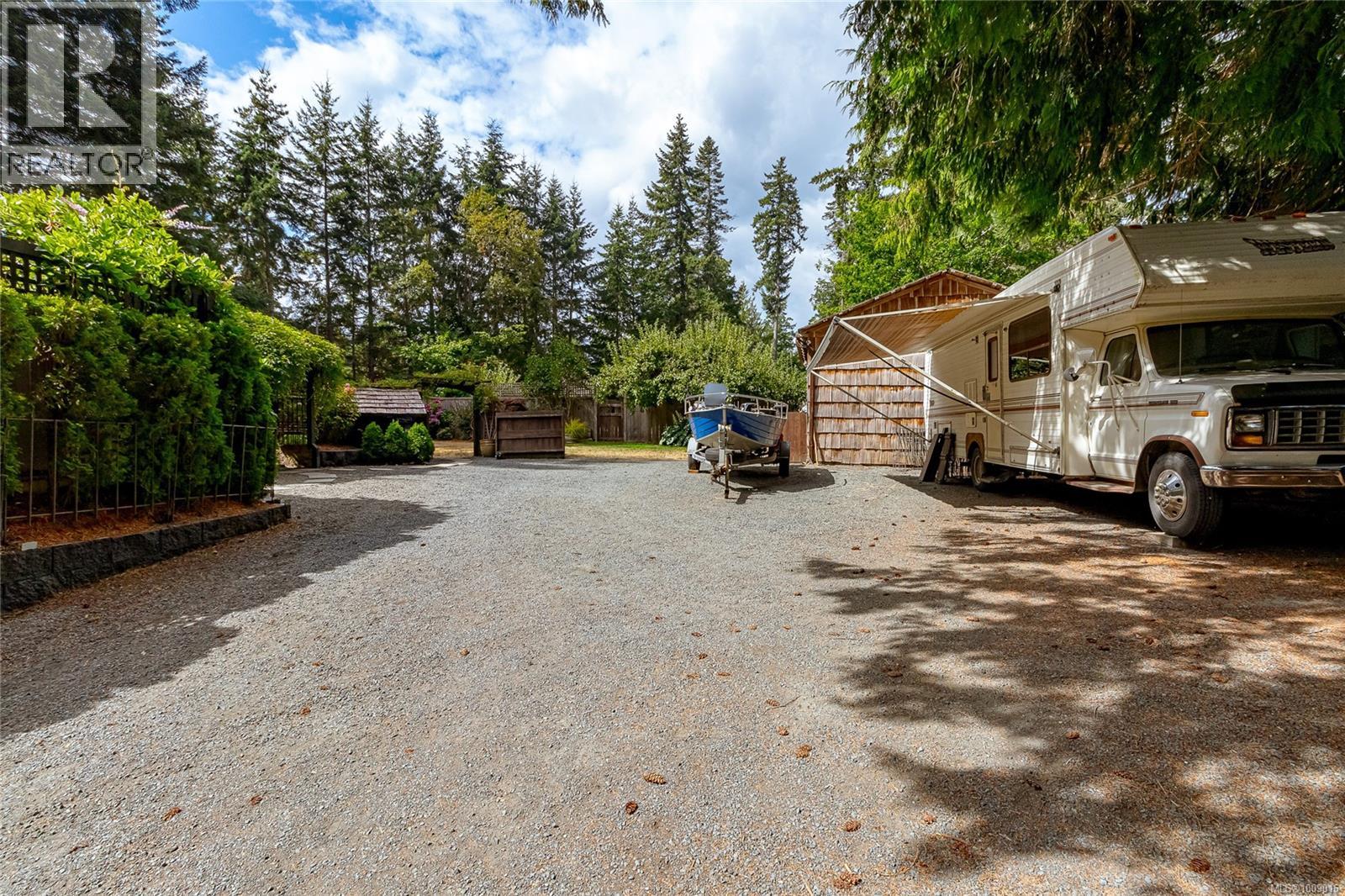 6368 Island Hwy W, Qualicum Beach