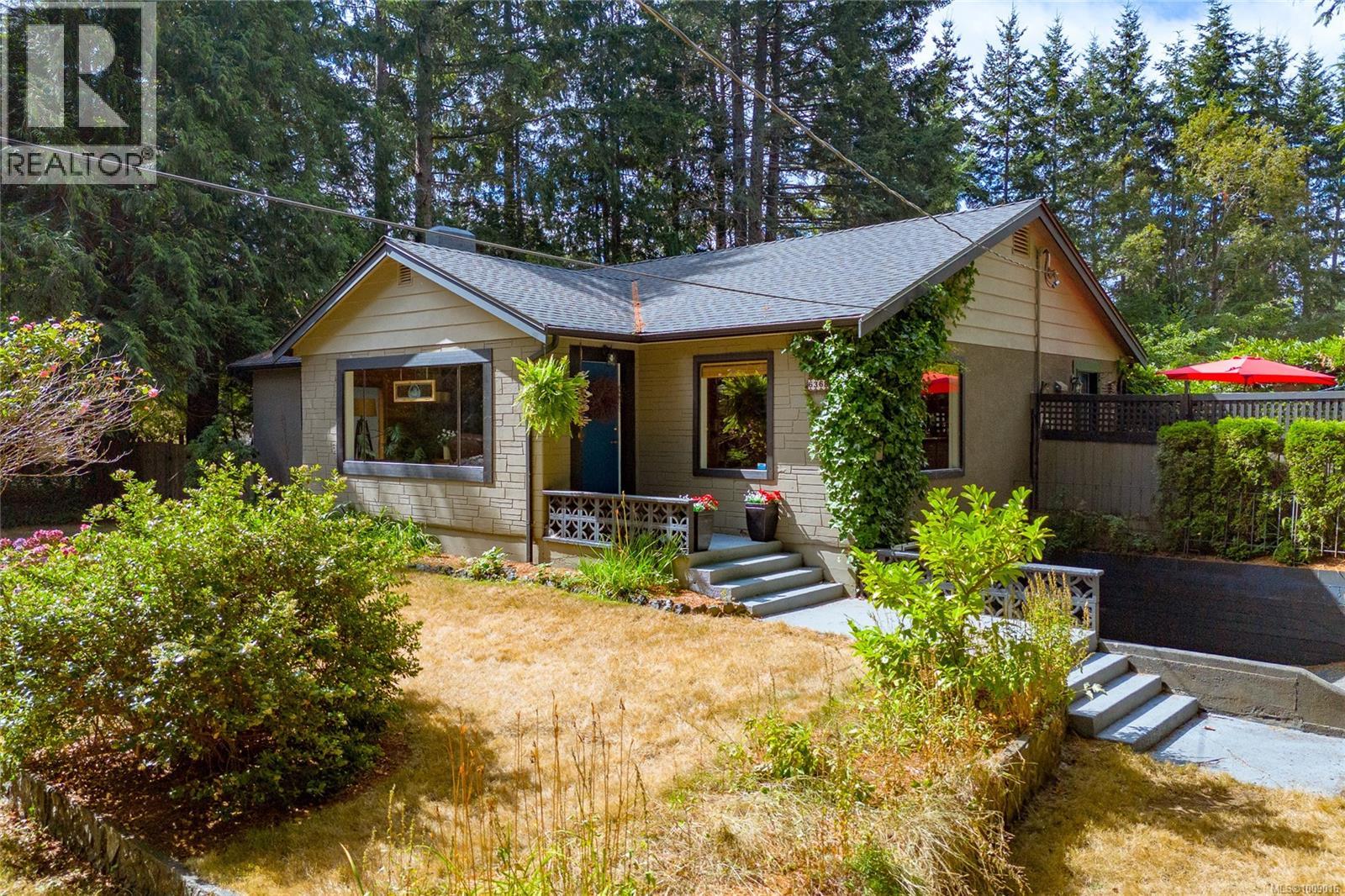 6368 Island Hwy W, Qualicum Beach
