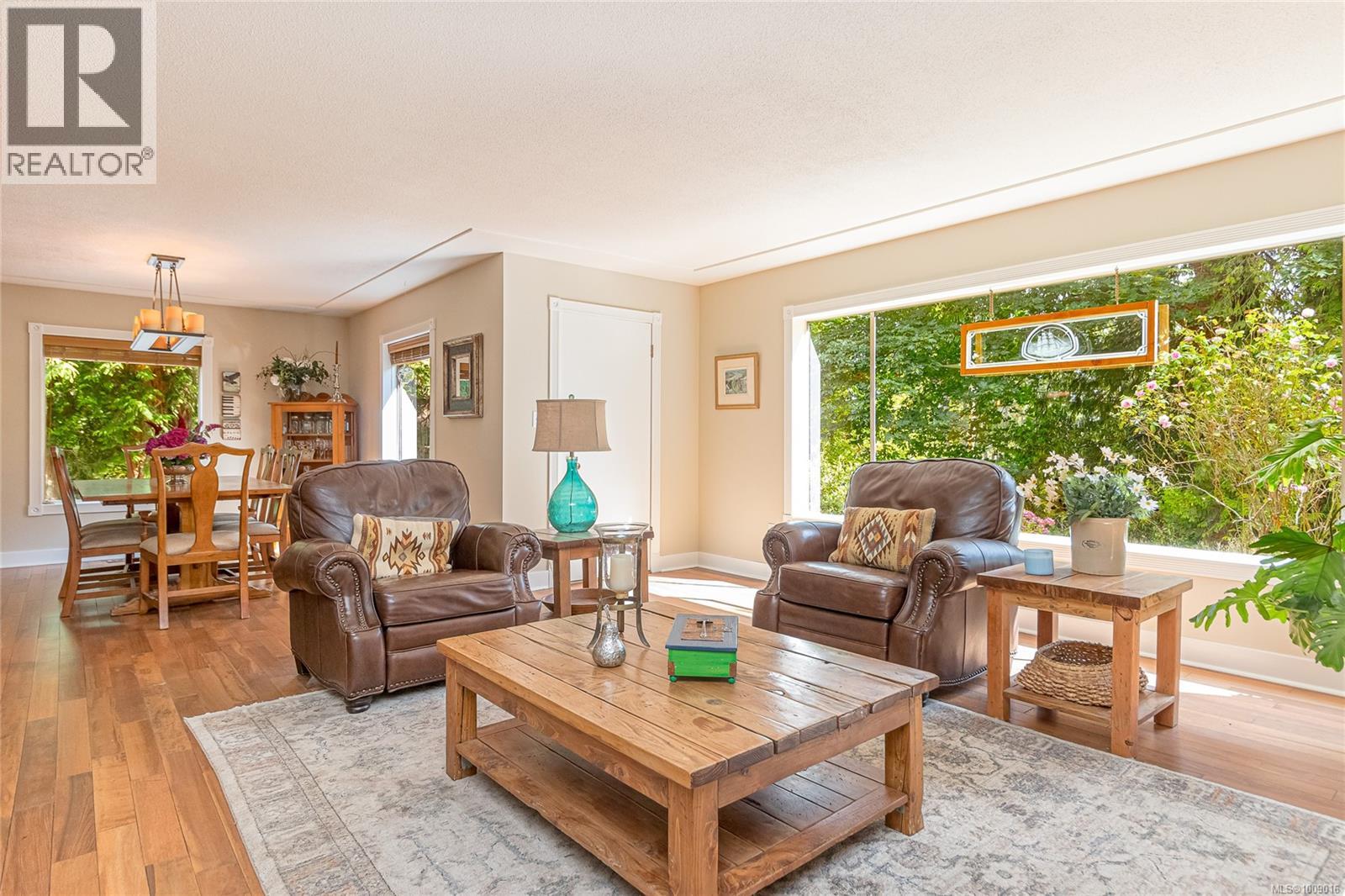 6368 Island Hwy W, Qualicum Beach