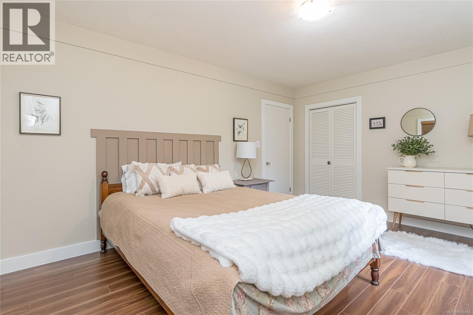 6368 Island Hwy W, Qualicum Beach