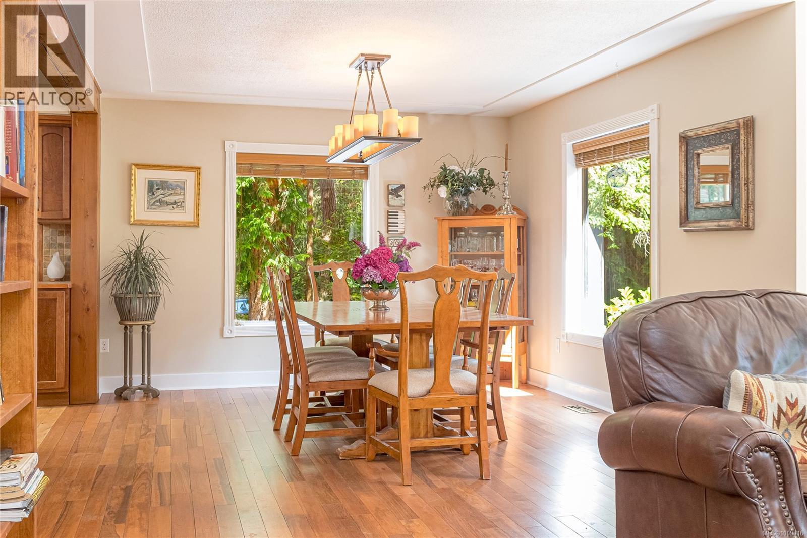 6368 Island Hwy W, Qualicum Beach