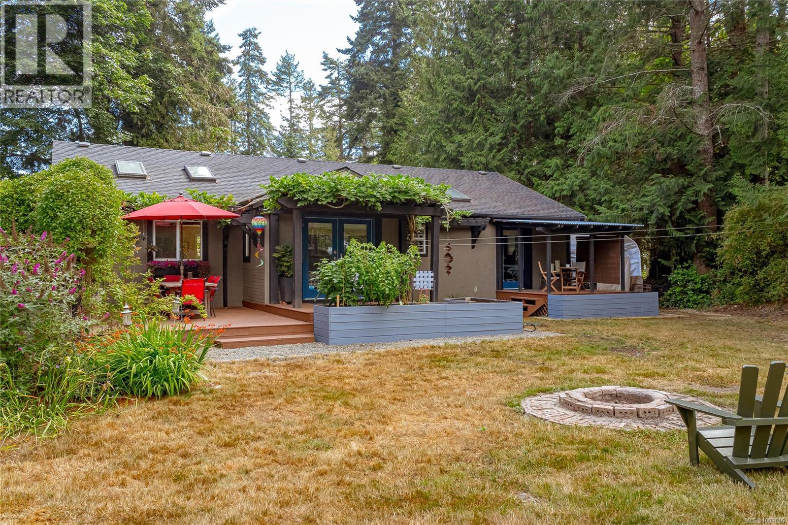 6368 Island Hwy W, Qualicum Beach