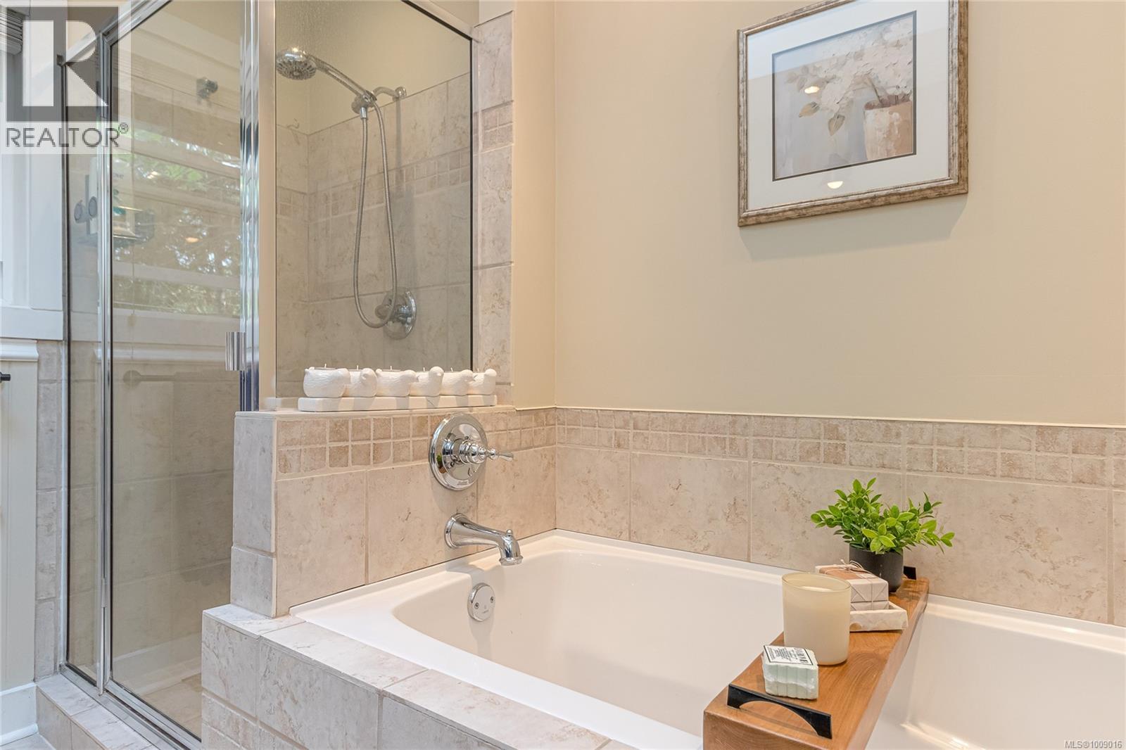 6368 Island Hwy W, Qualicum Beach