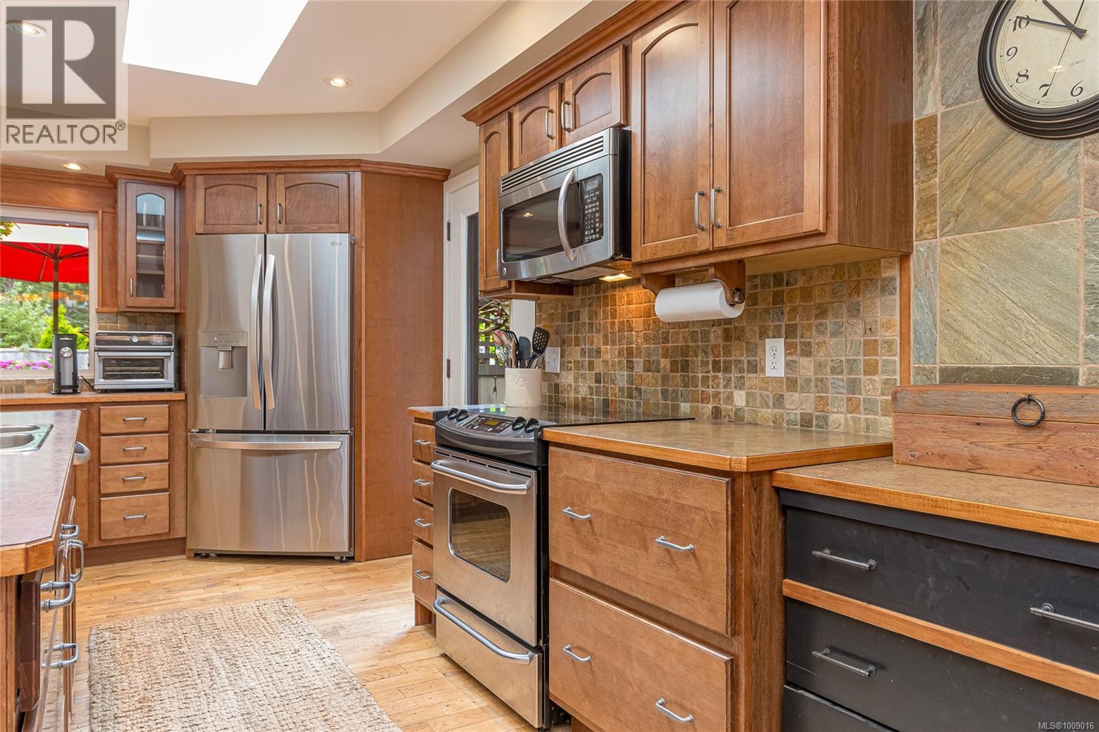 6368 Island Hwy W, Qualicum Beach