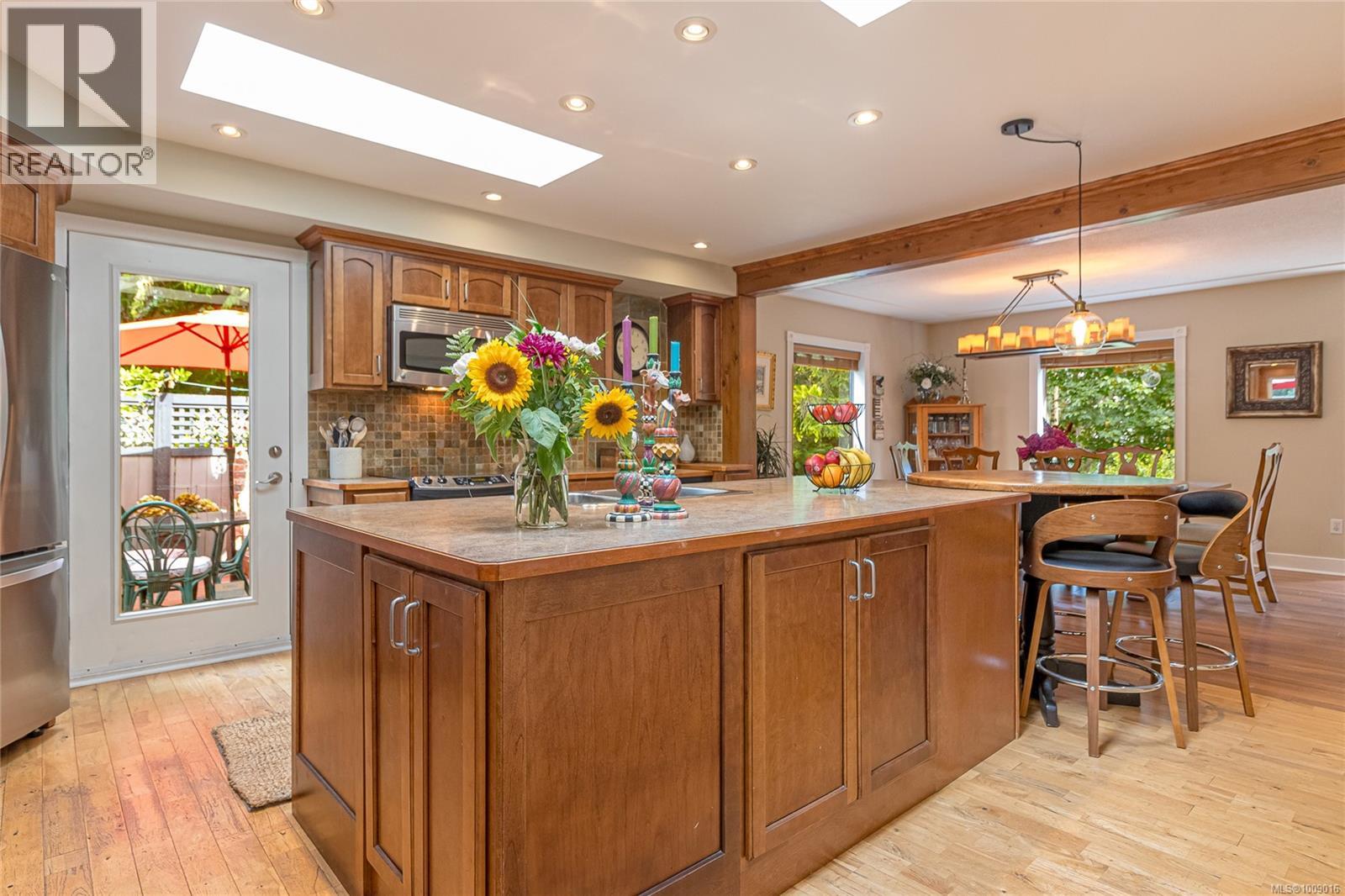 6368 Island Hwy W, Qualicum Beach
