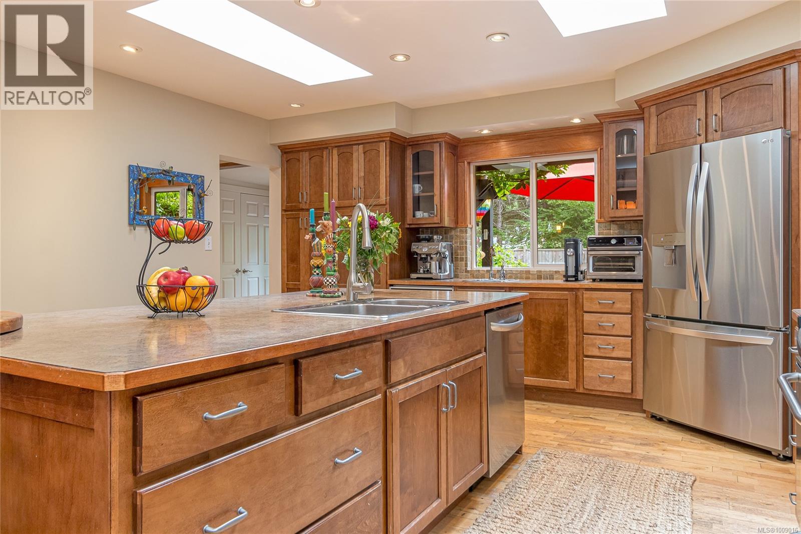 6368 Island Hwy W, Qualicum Beach