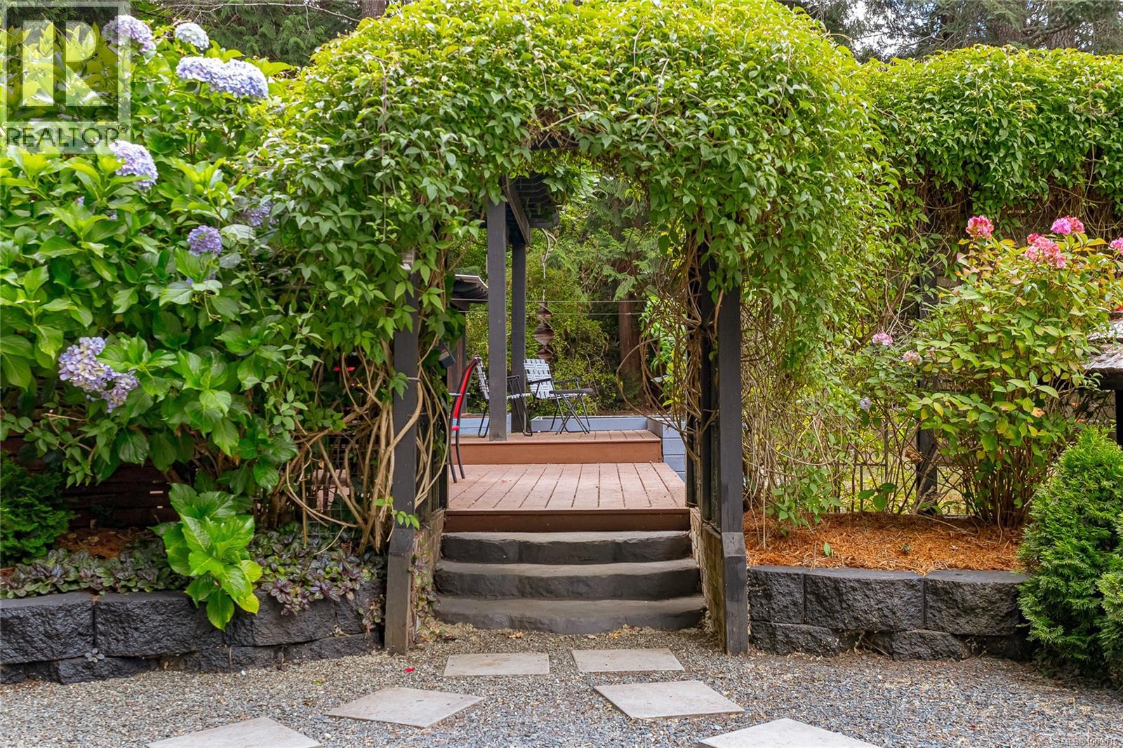 6368 Island Hwy W, Qualicum Beach