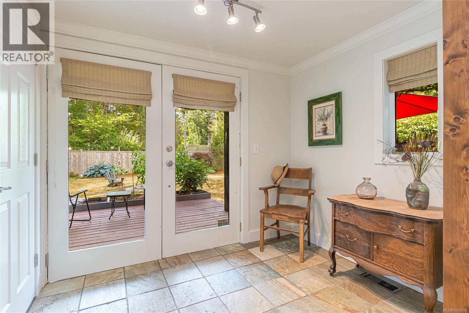 6368 Island Hwy W, Qualicum Beach
