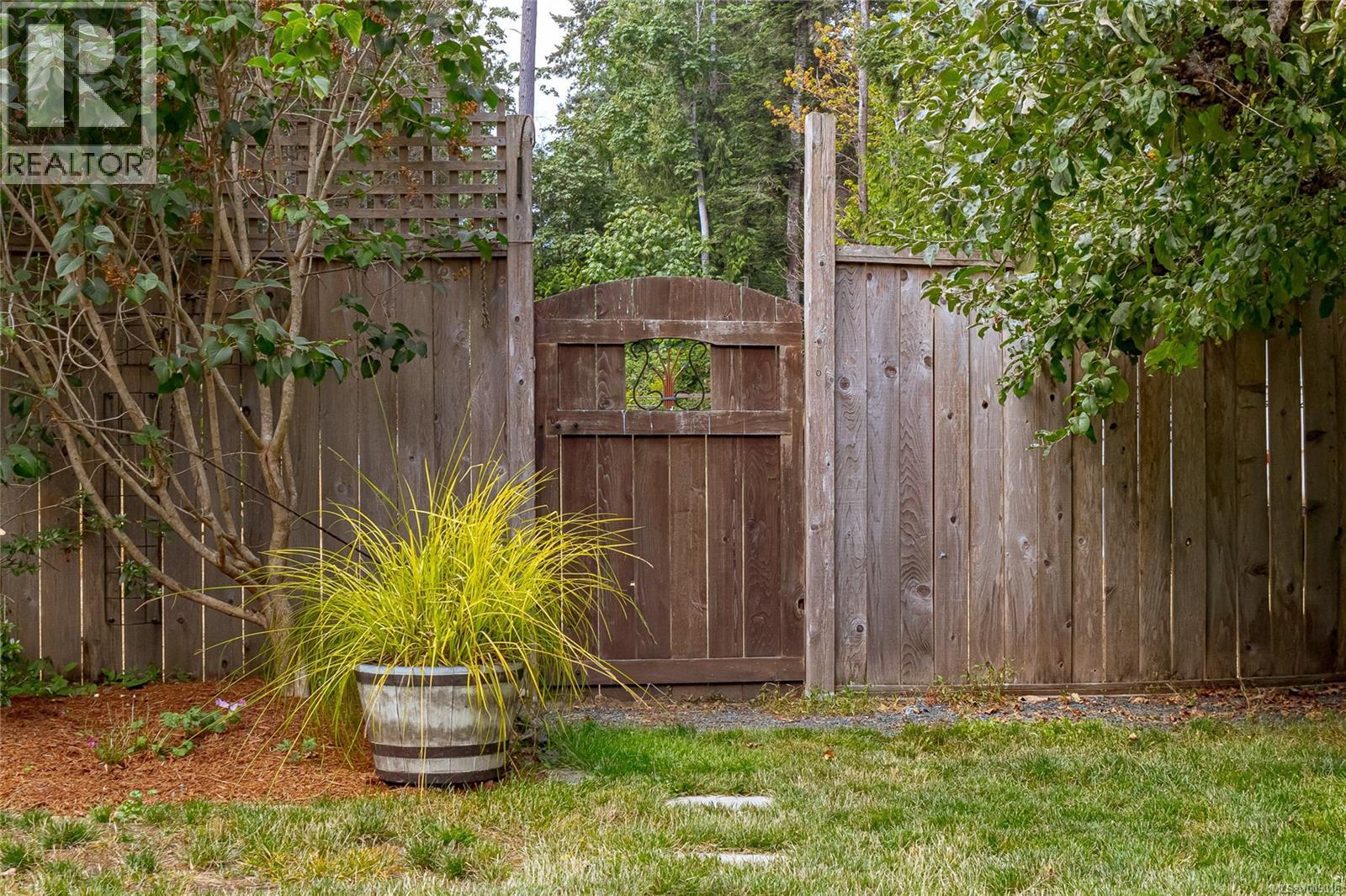 6368 Island Hwy W, Qualicum Beach