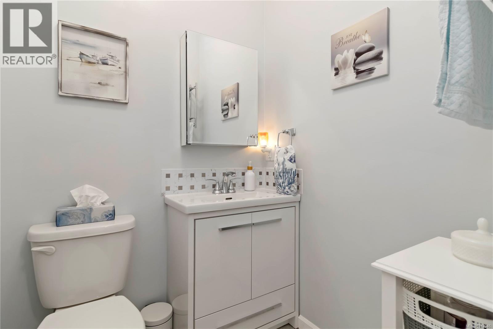 2 6110 Seabroom Road, Sooke