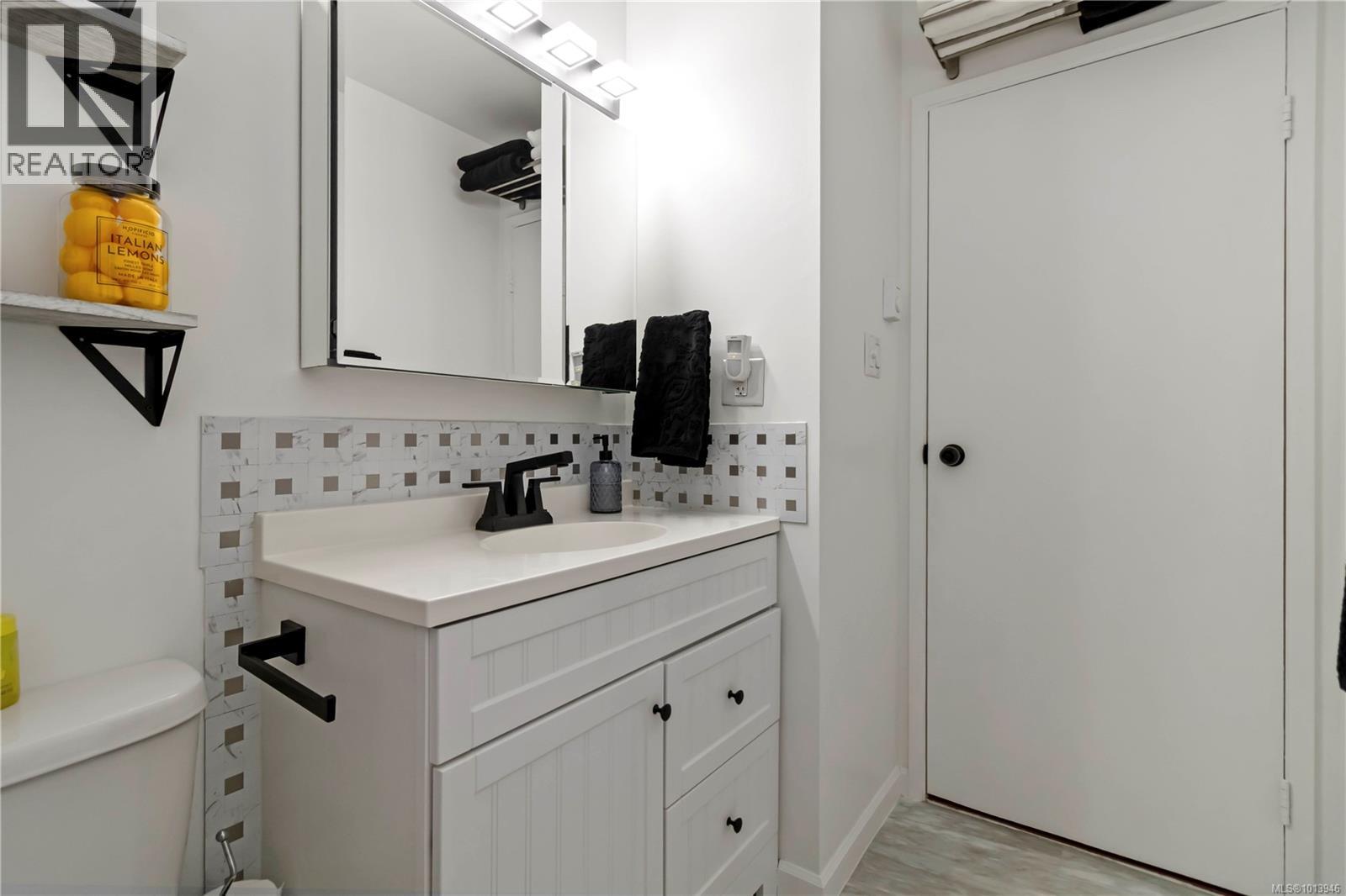2 6110 Seabroom Road, Sooke