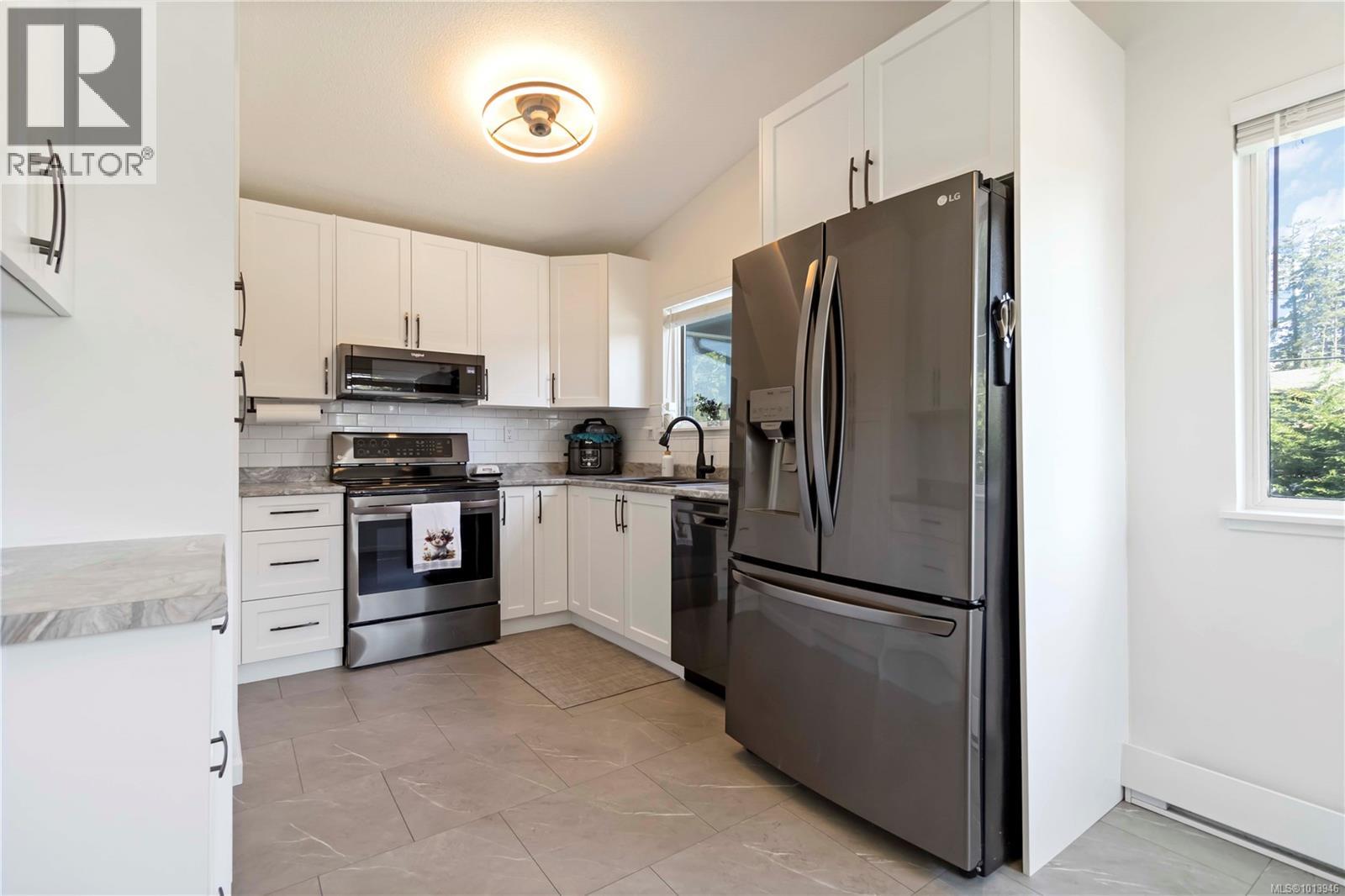 2 6110 Seabroom Road, Sooke