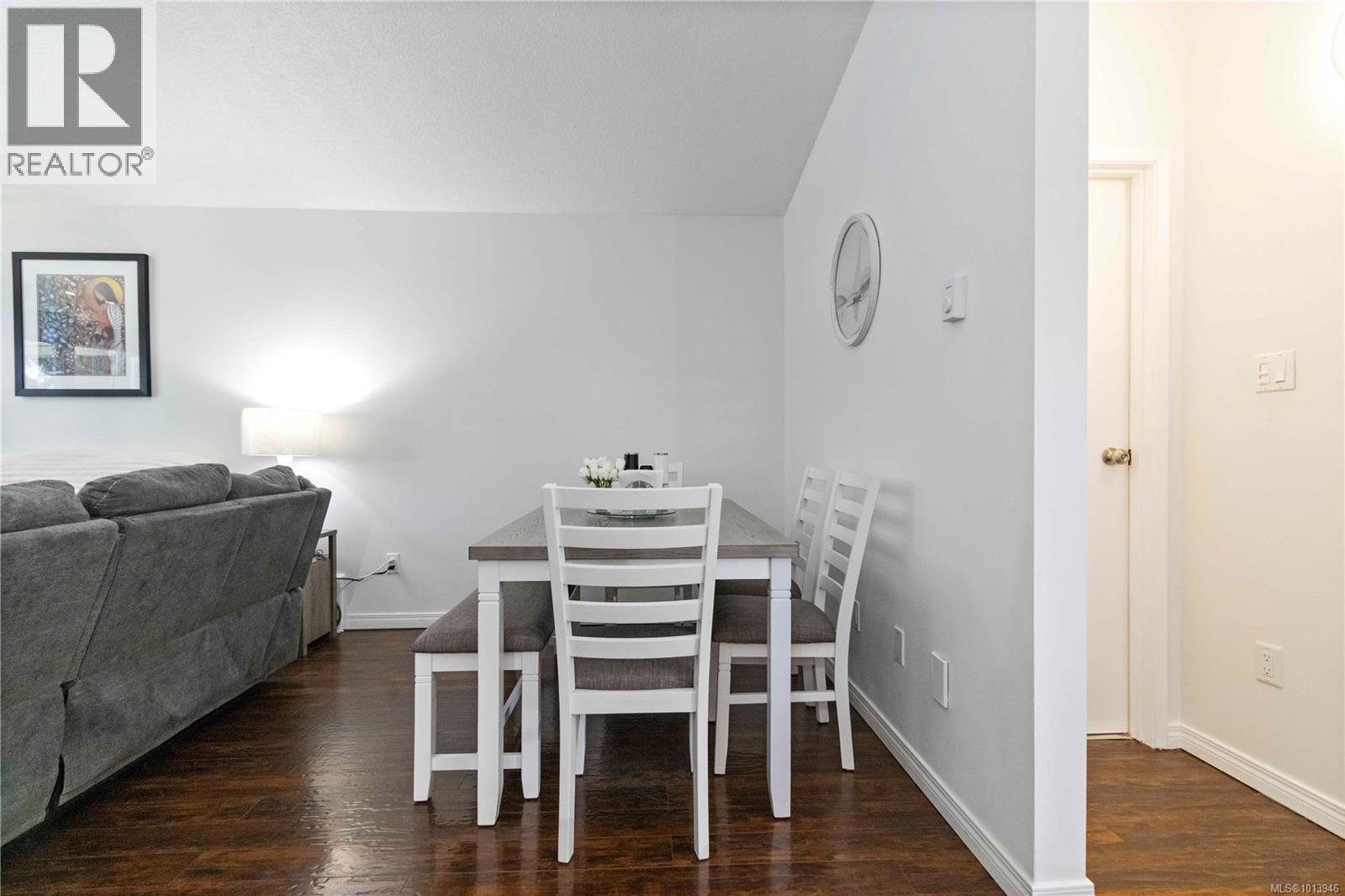 2 6110 Seabroom Road, Sooke