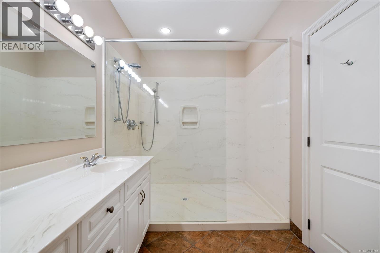  1286 Ocean View Drive, Saanich