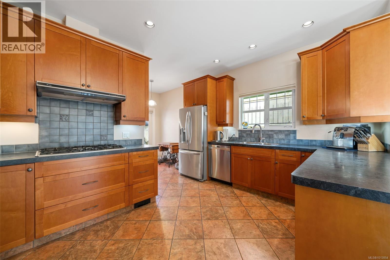  1286 Ocean View Drive, Saanich