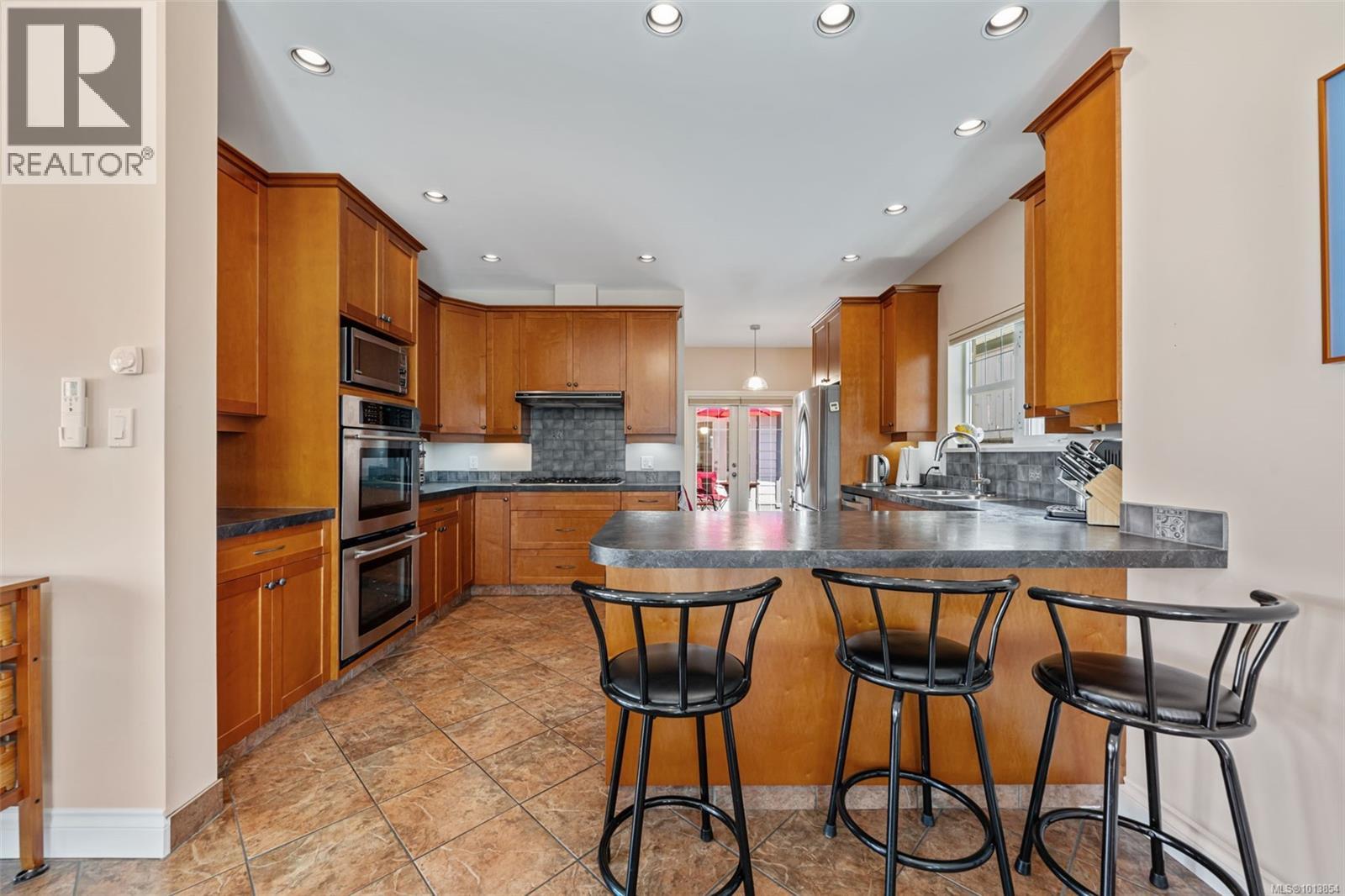  1286 Ocean View Drive, Saanich