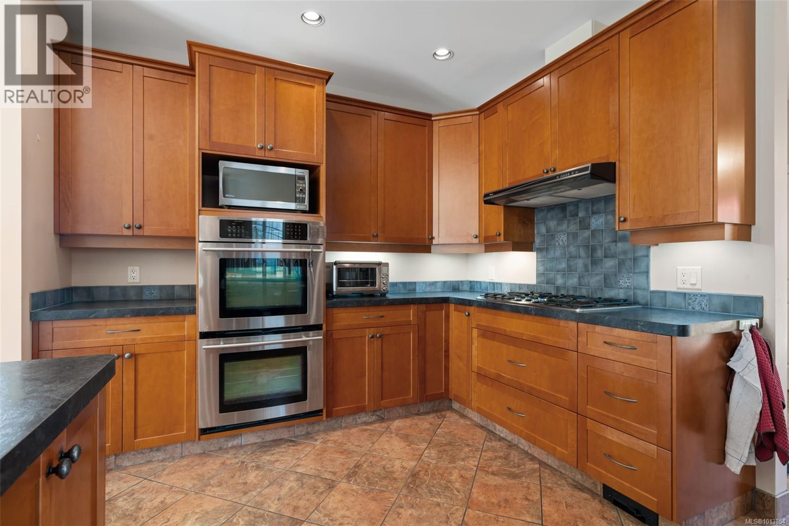  1286 Ocean View Drive, Saanich
