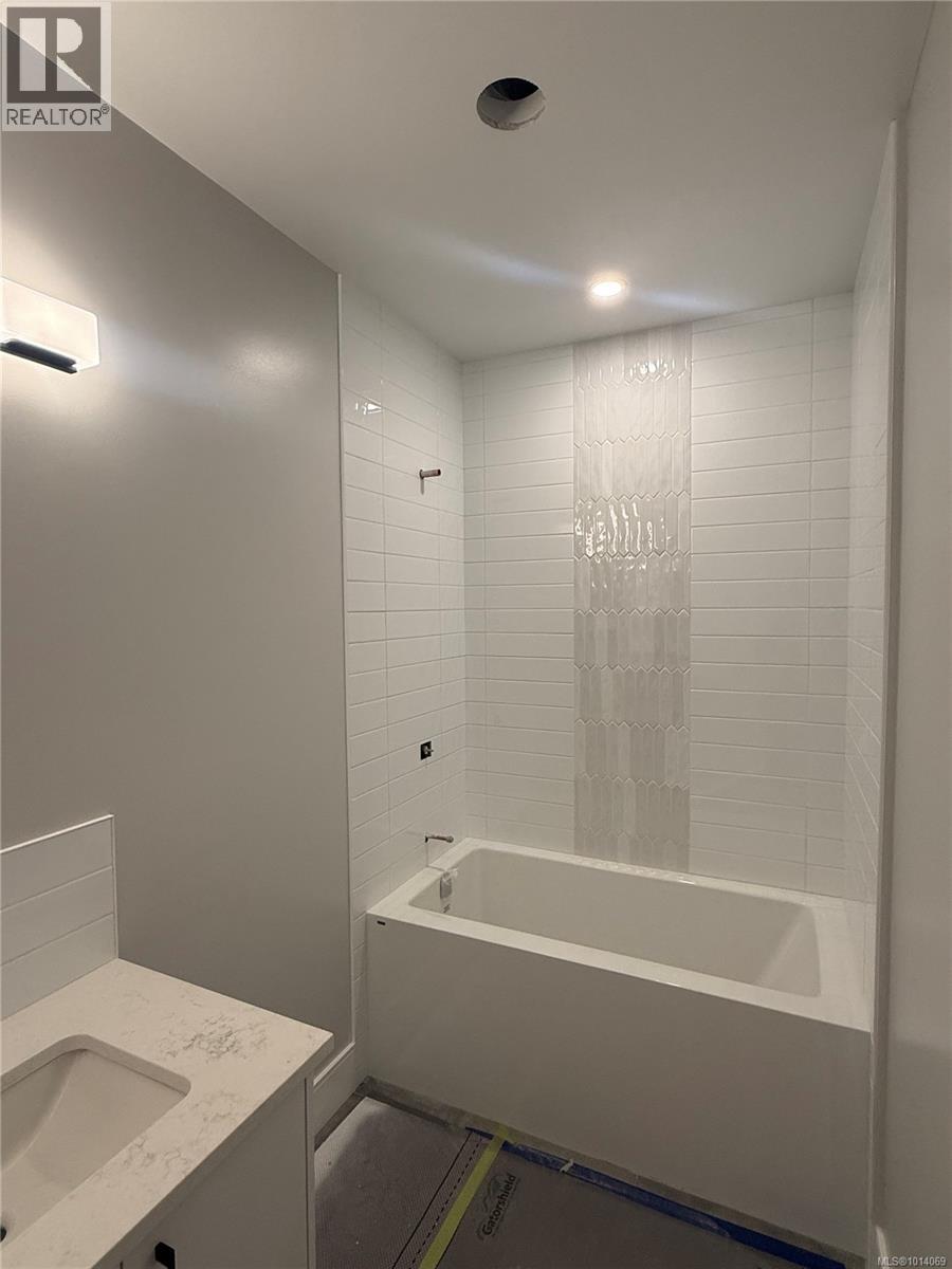 103 986 Doumac Avenue, Saanich