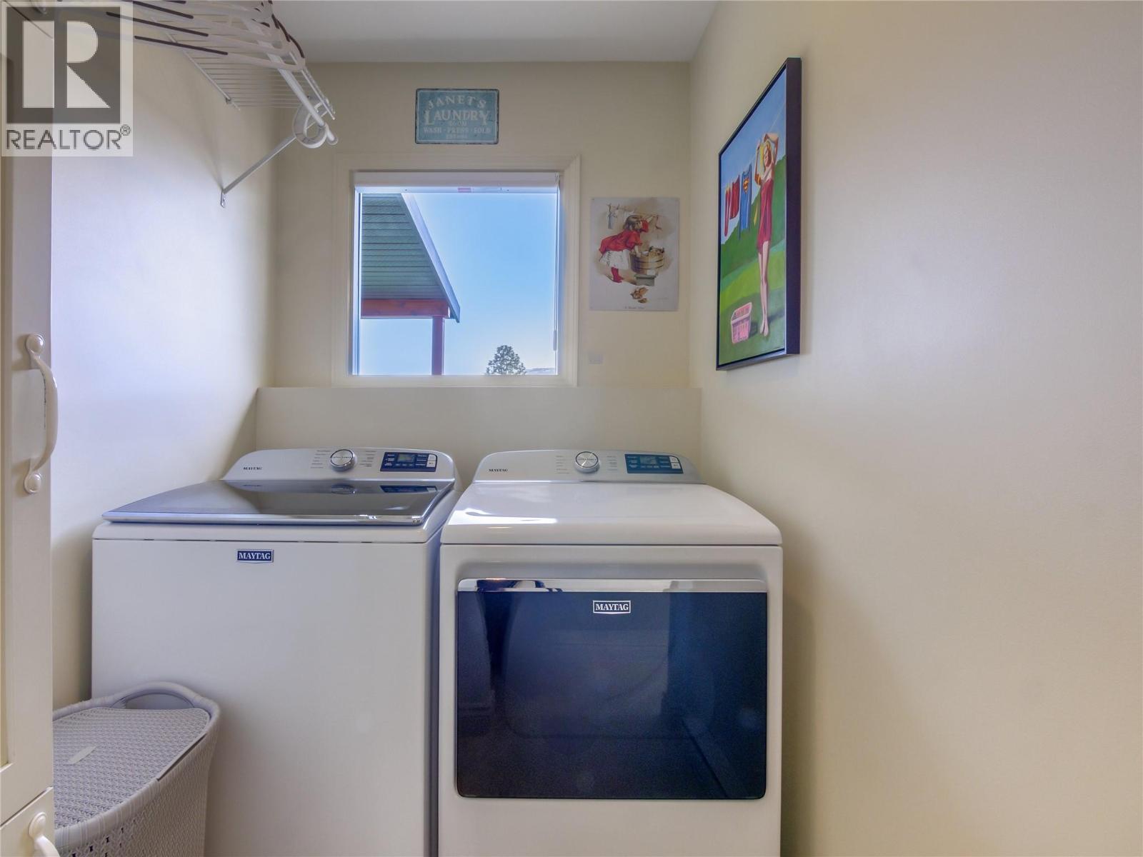 6207 Whinton Crescent, Peachland