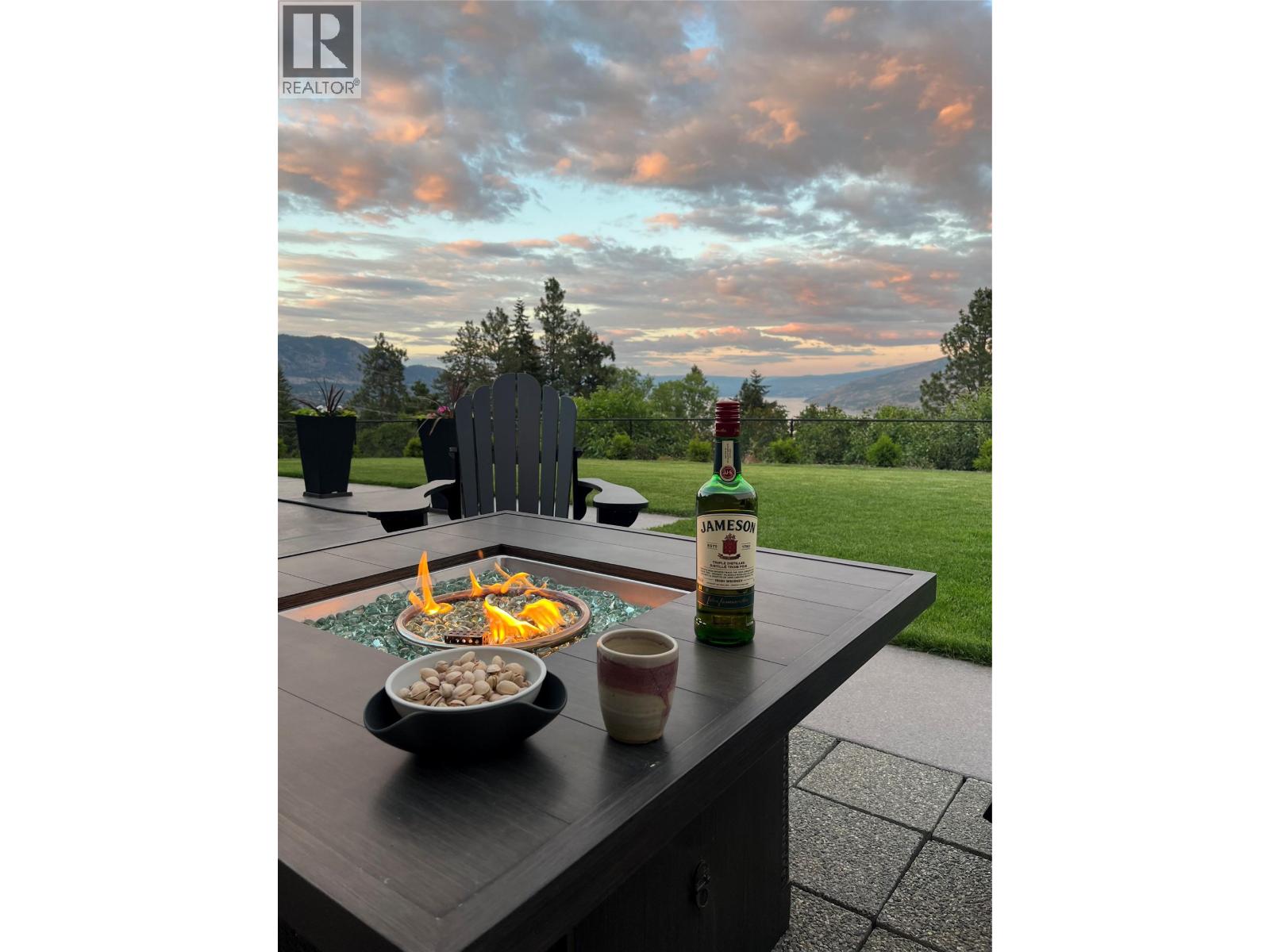 6207 Whinton Crescent, Peachland