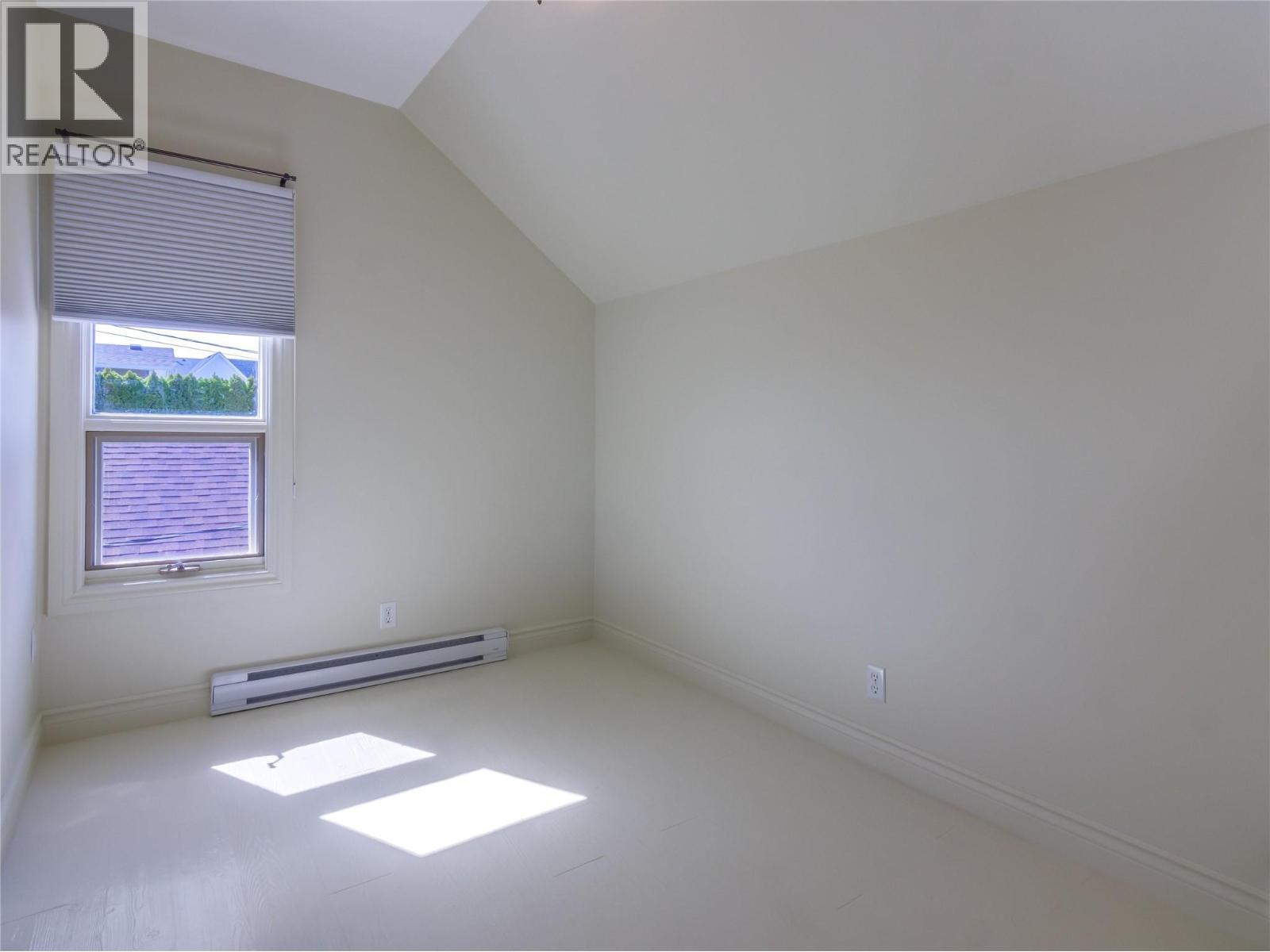 6207 Whinton Crescent, Peachland