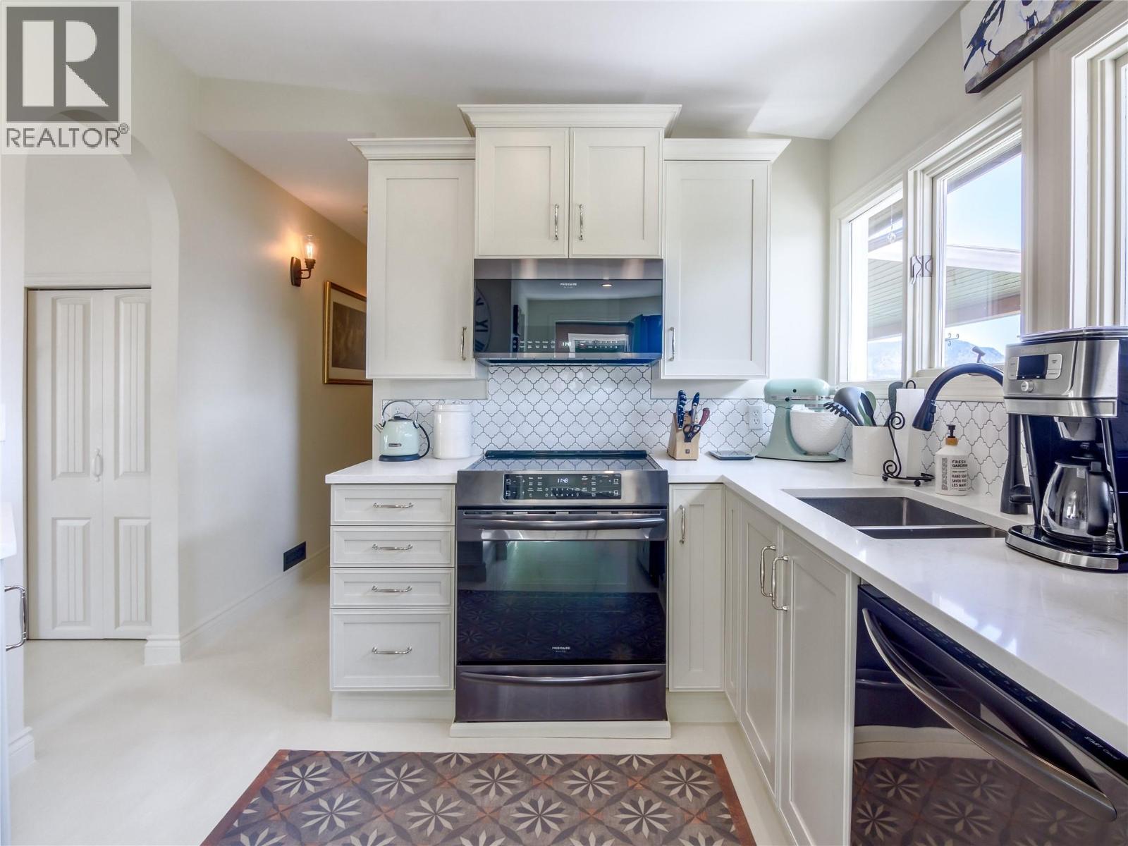 6207 Whinton Crescent, Peachland