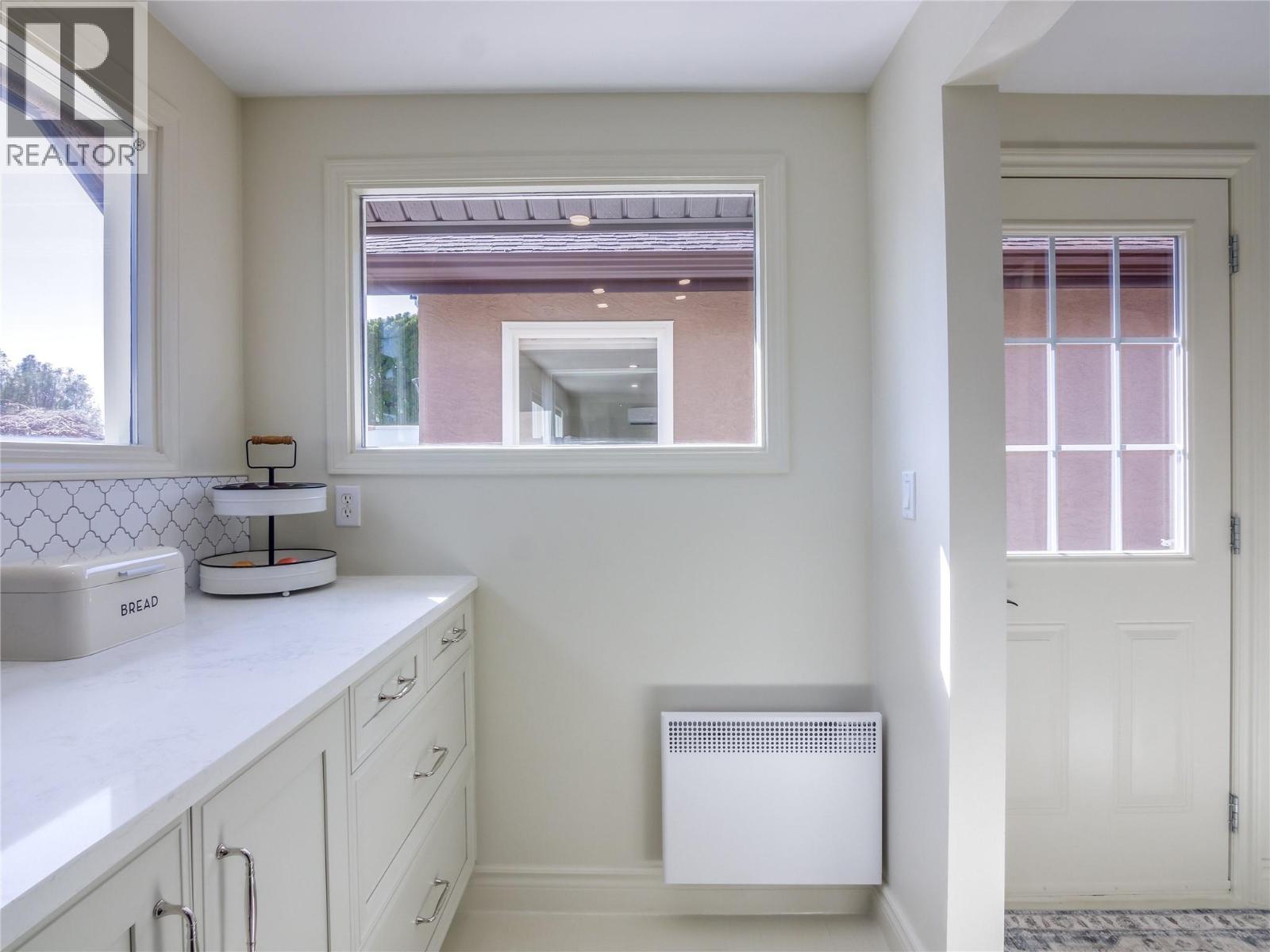 6207 Whinton Crescent, Peachland