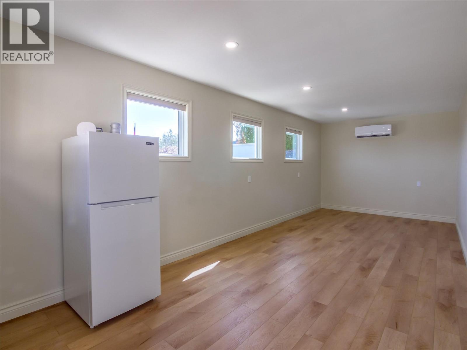6207 Whinton Crescent, Peachland