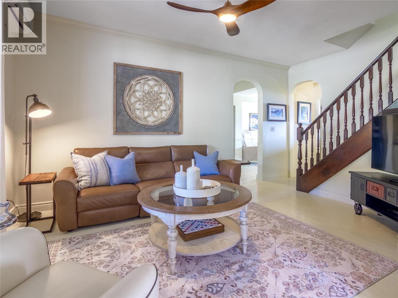 6207 Whinton Crescent, Peachland