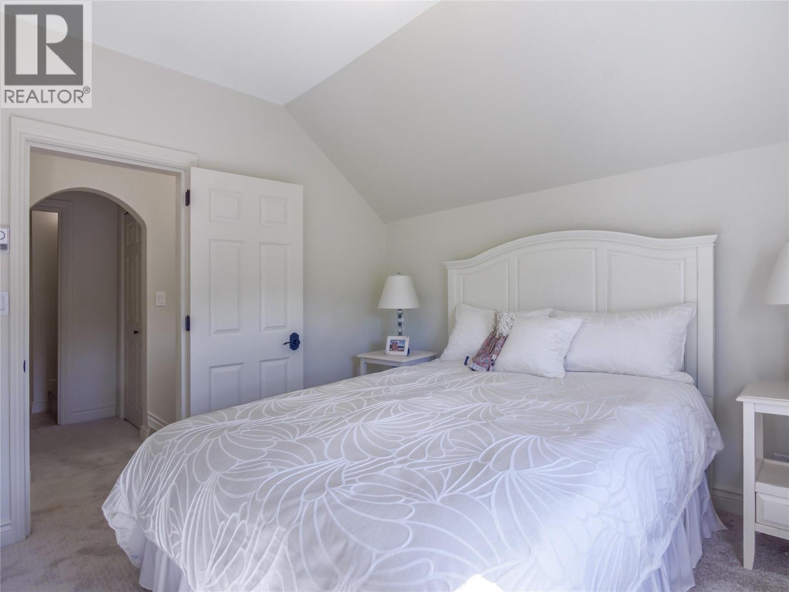6207 Whinton Crescent, Peachland