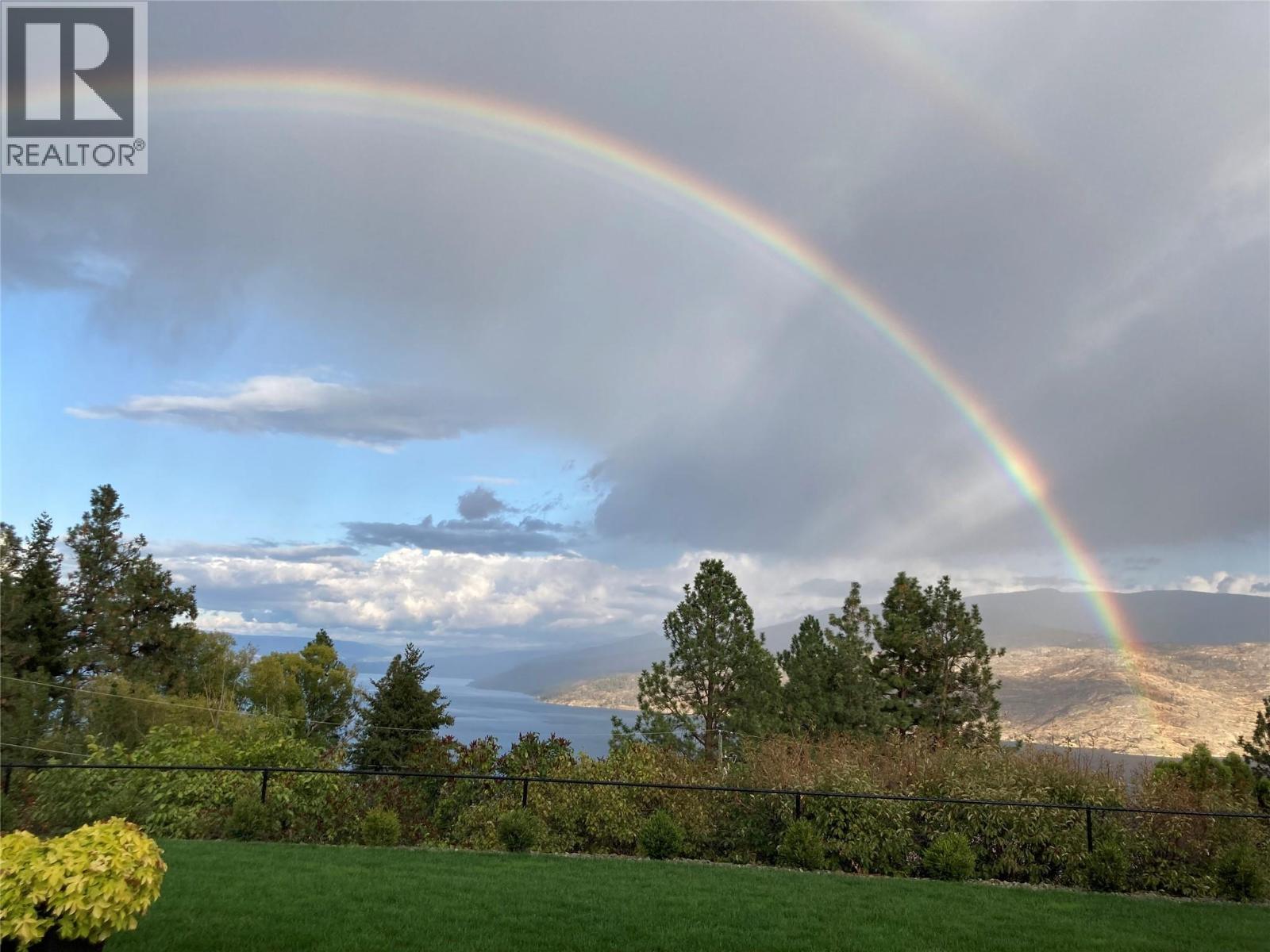 6207 Whinton Crescent, Peachland